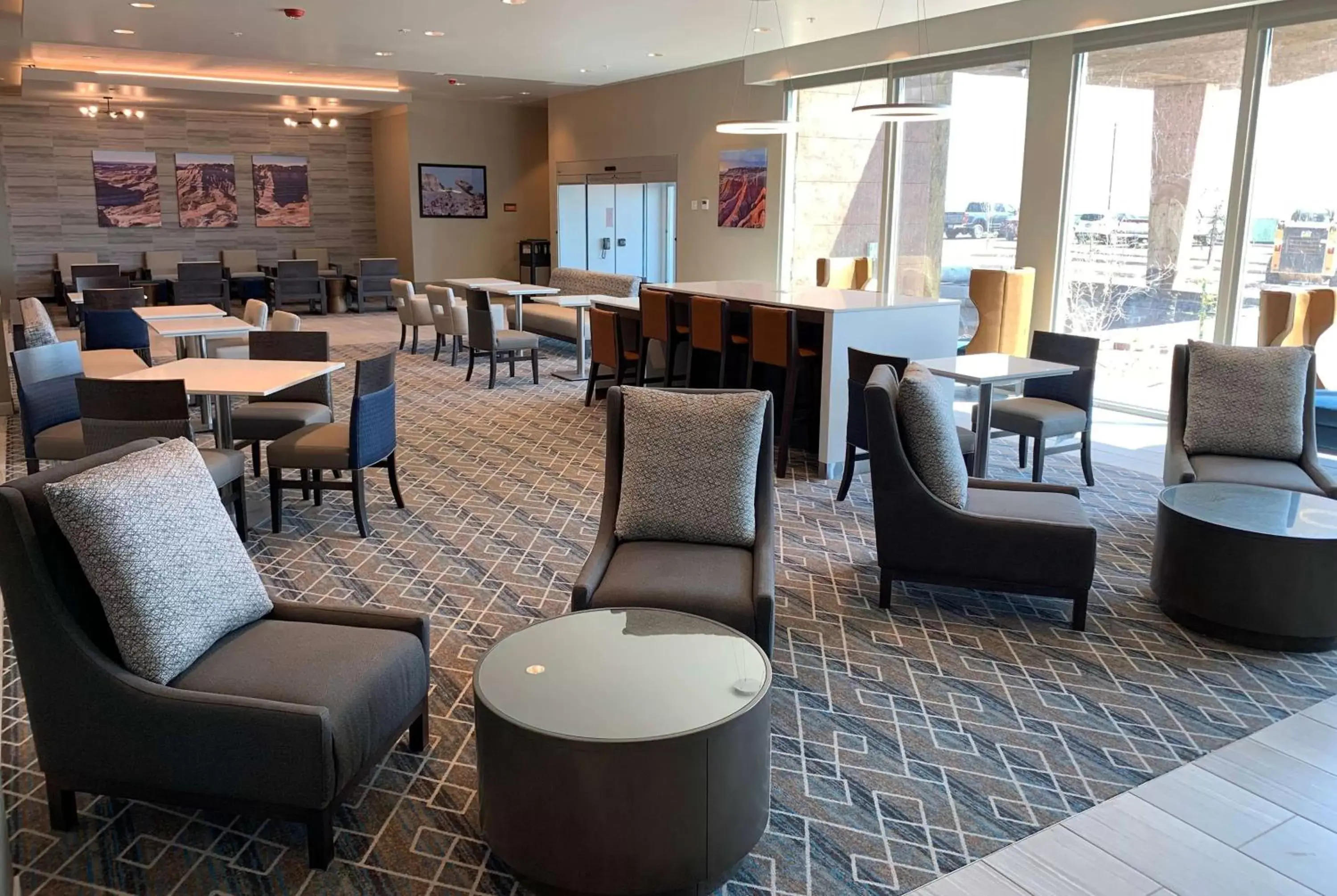 Lobby or reception, Lounge/Bar in La Quinta Inn & Suites by Wyndham Holbrook Petrified Forest