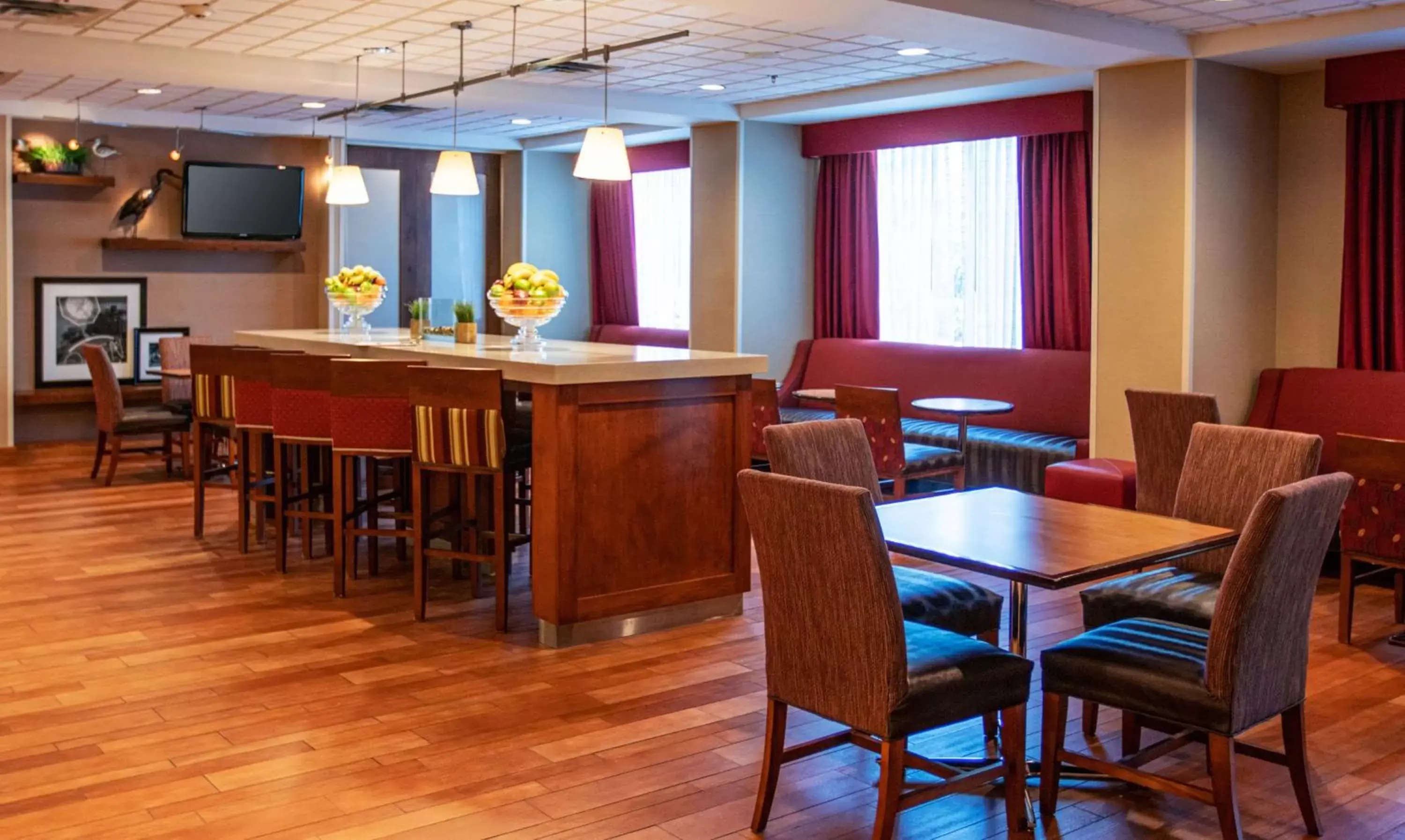 Dining area, Restaurant/Places to Eat in Hampton Inn Gloucester