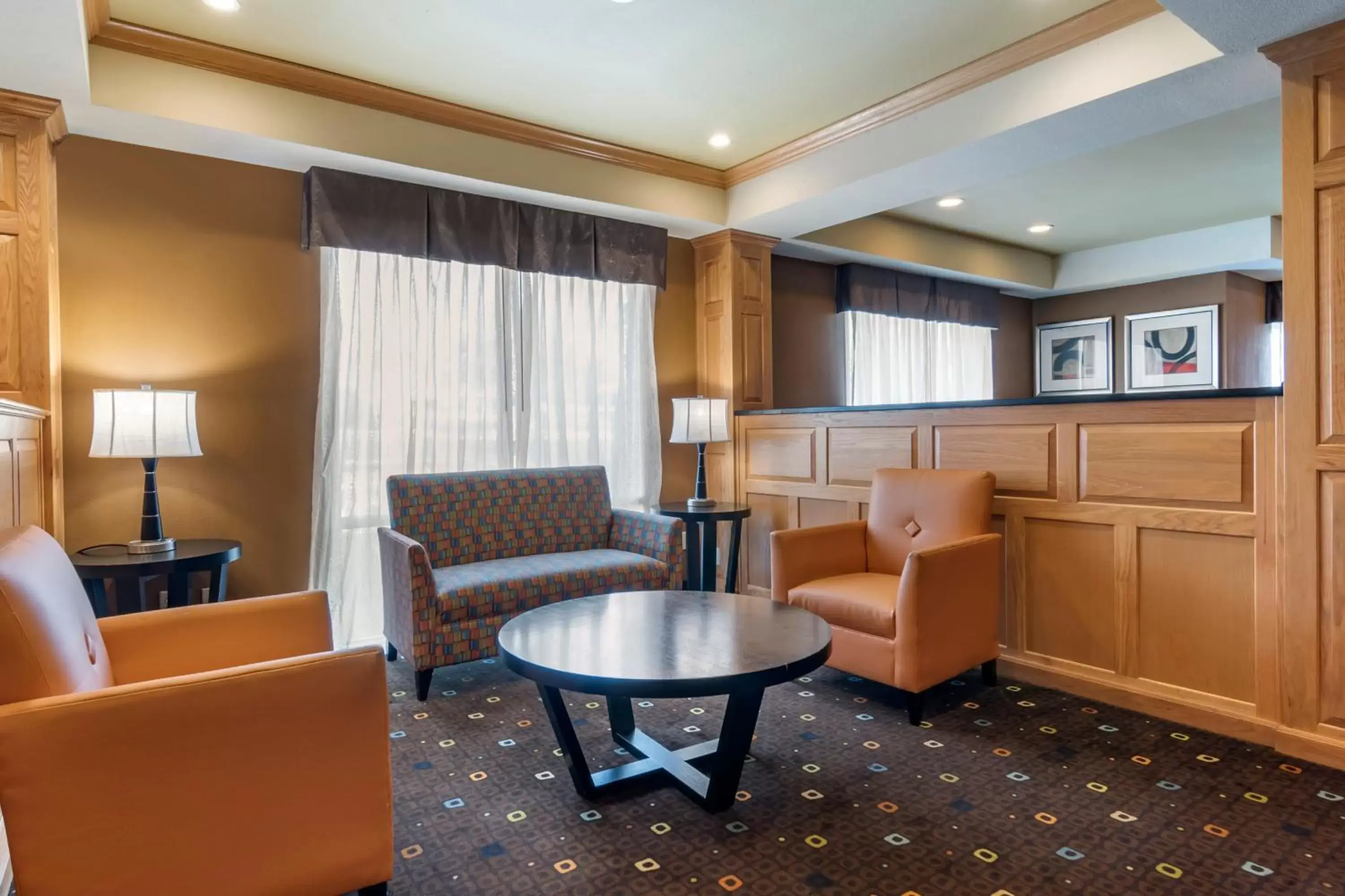 Lobby or reception, Seating Area in Best Western Plus Columbia Inn