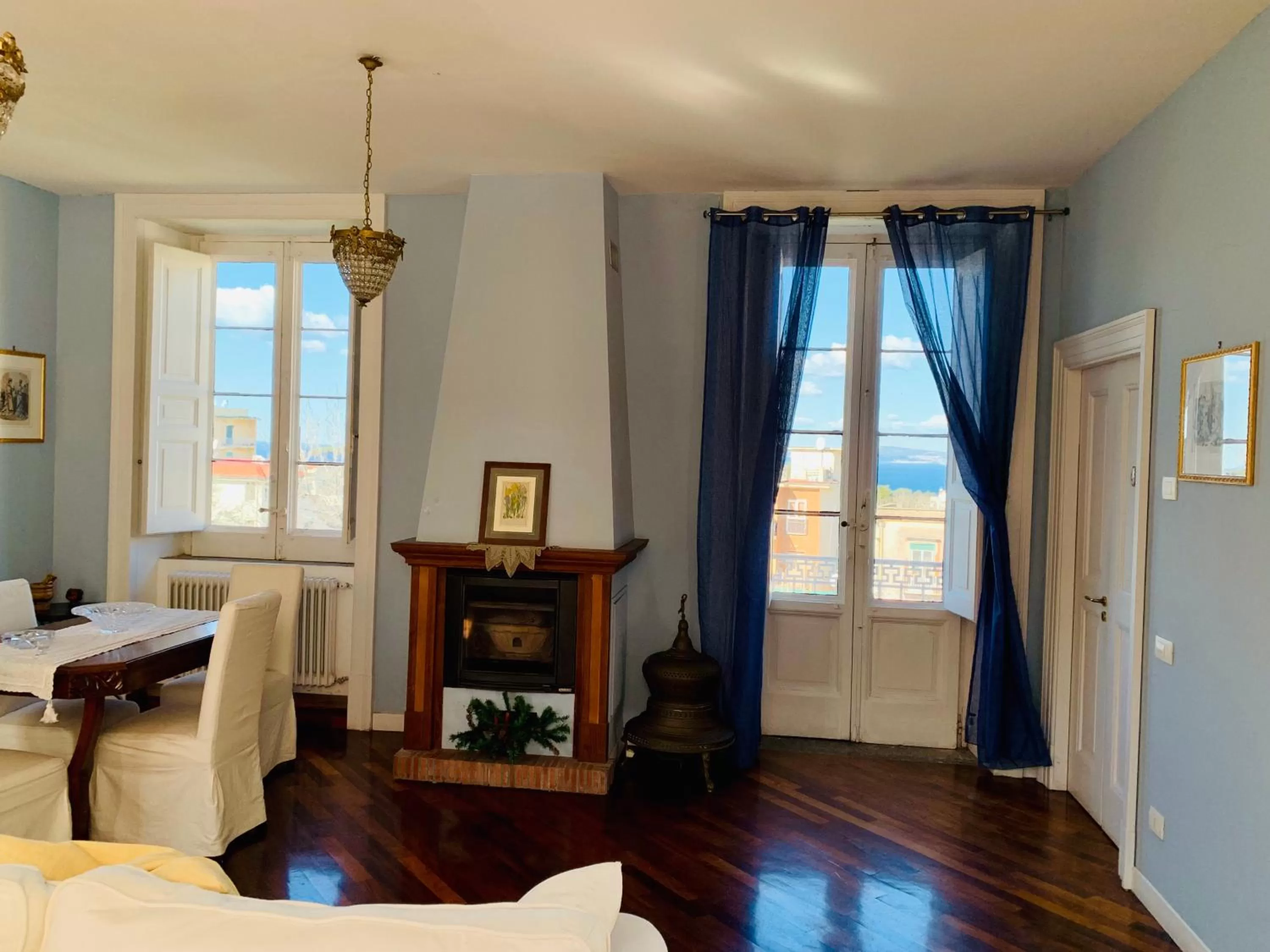 Living room, Bed in The Secret Garden Relais