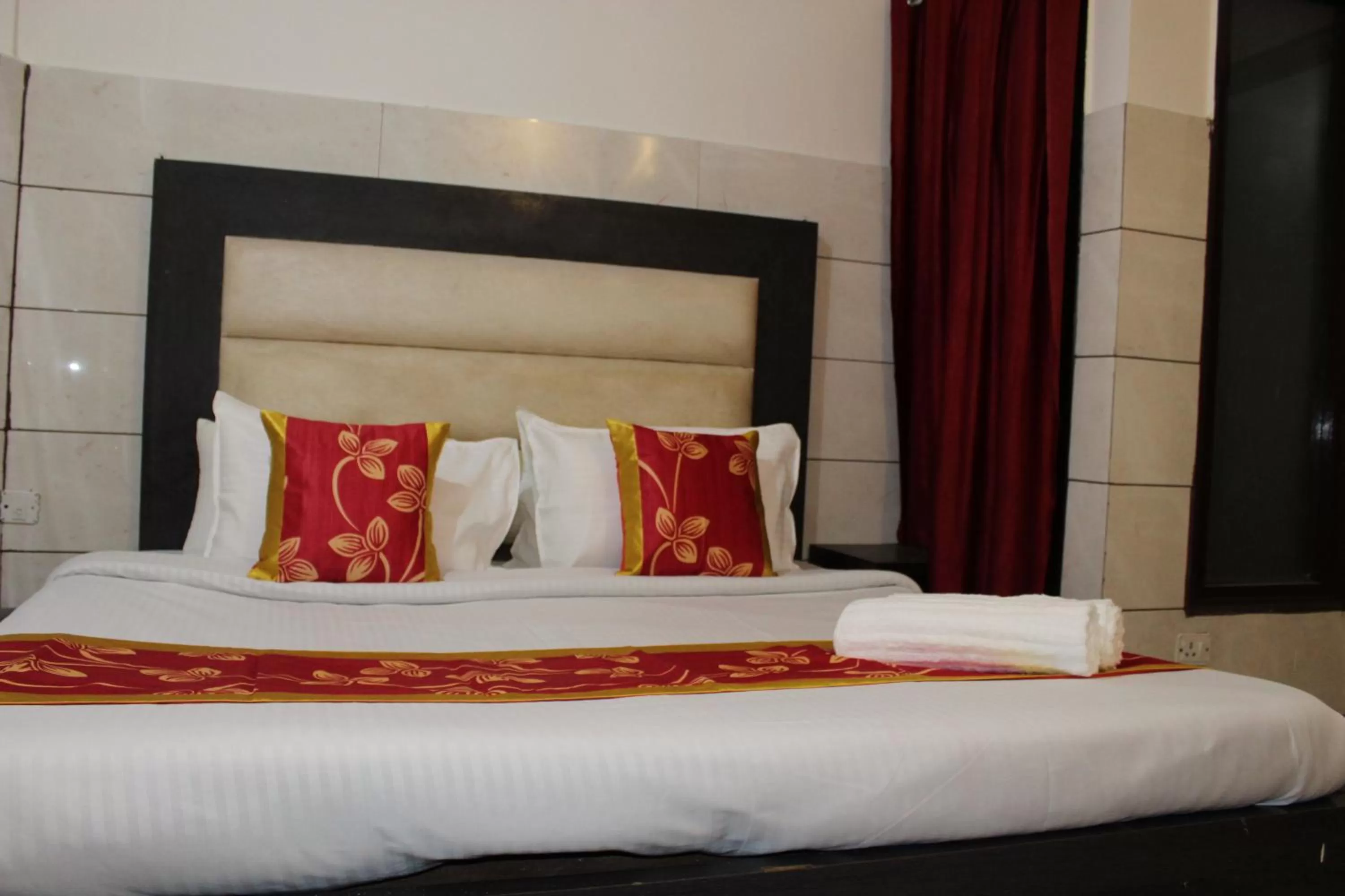 Bed in Trimrooms JMC Katra