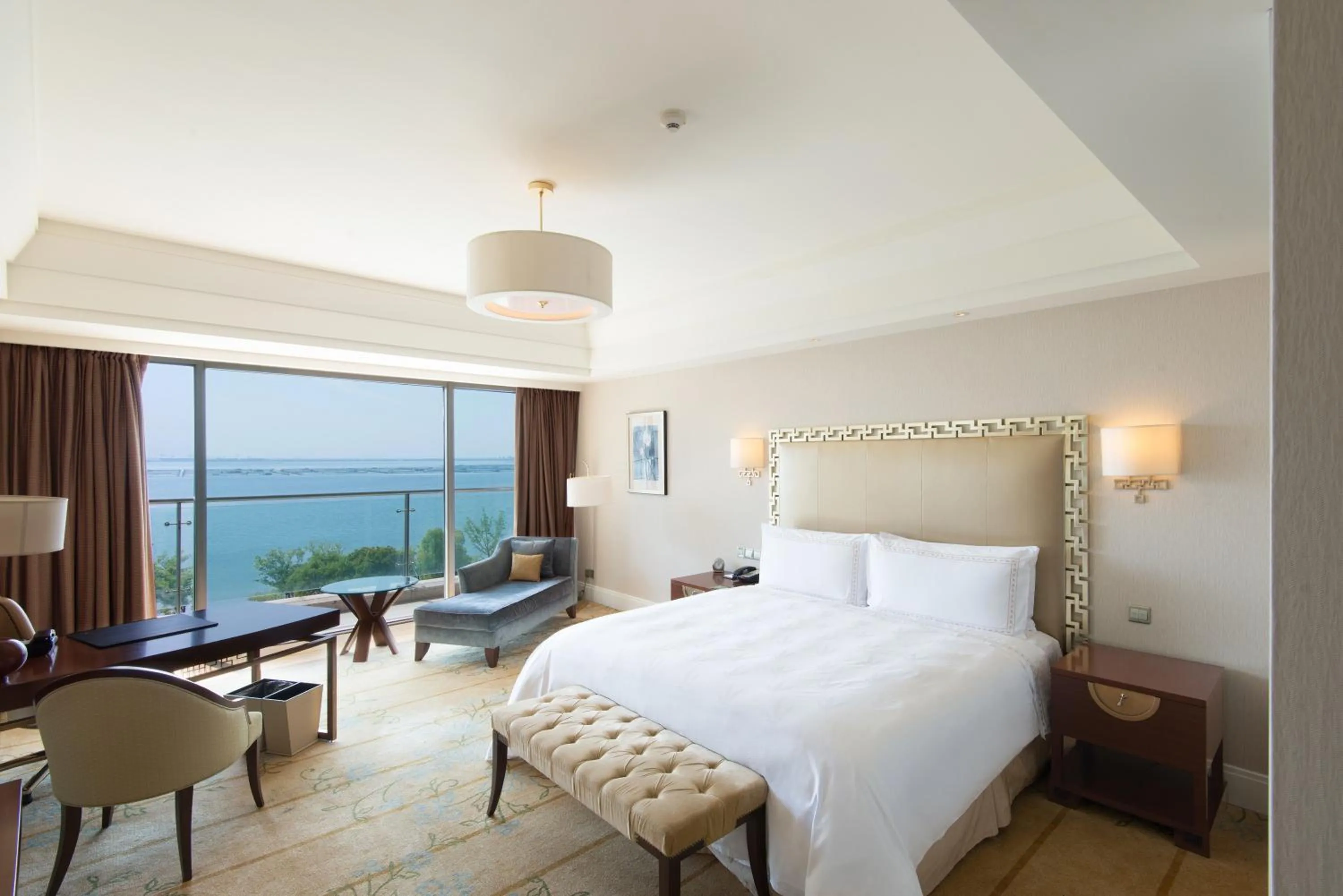 Property building, Bed in Fairmont Yangcheng Lake