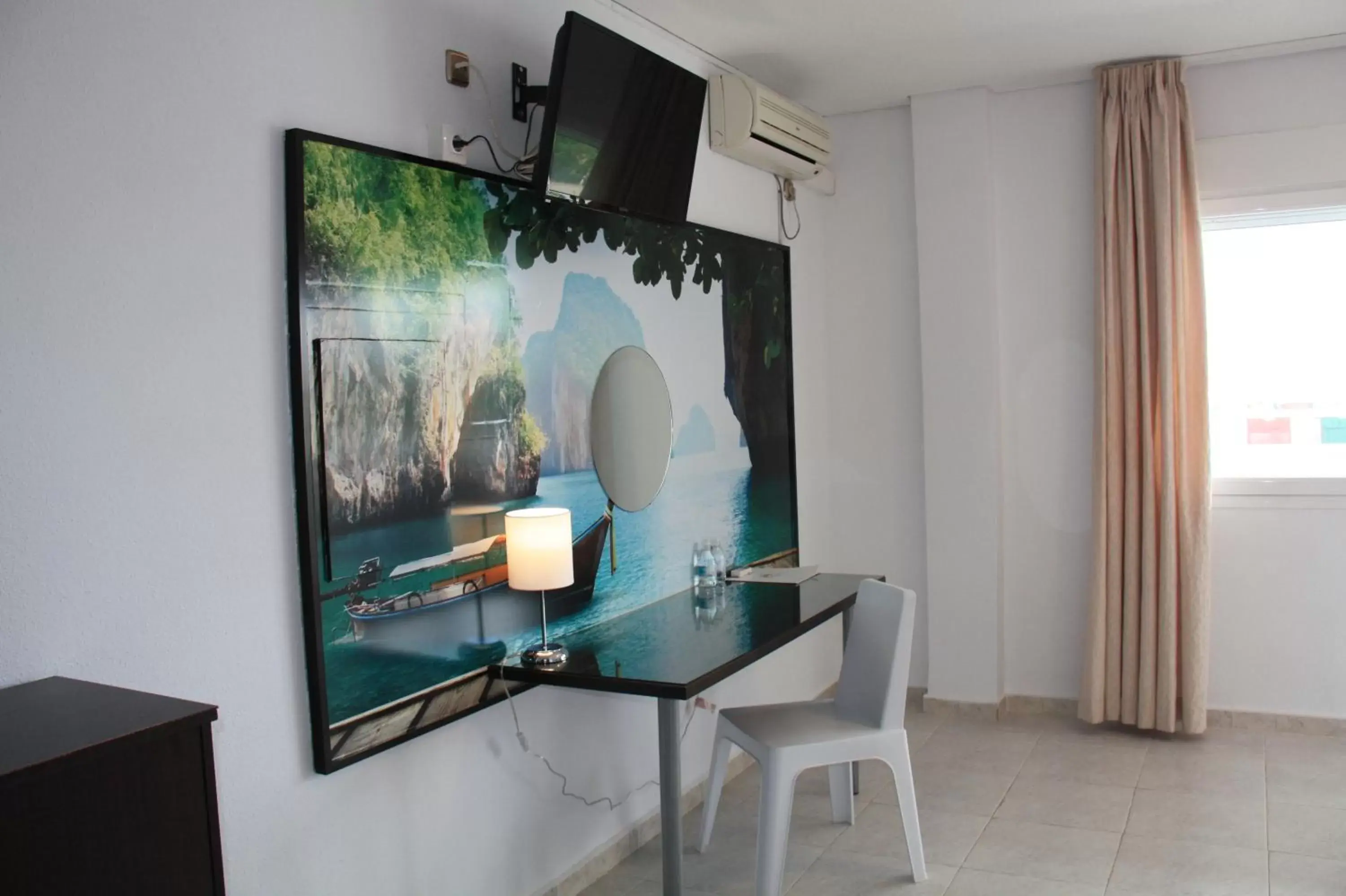 TV and multimedia, TV/Entertainment Center in Hotel Los Manjares