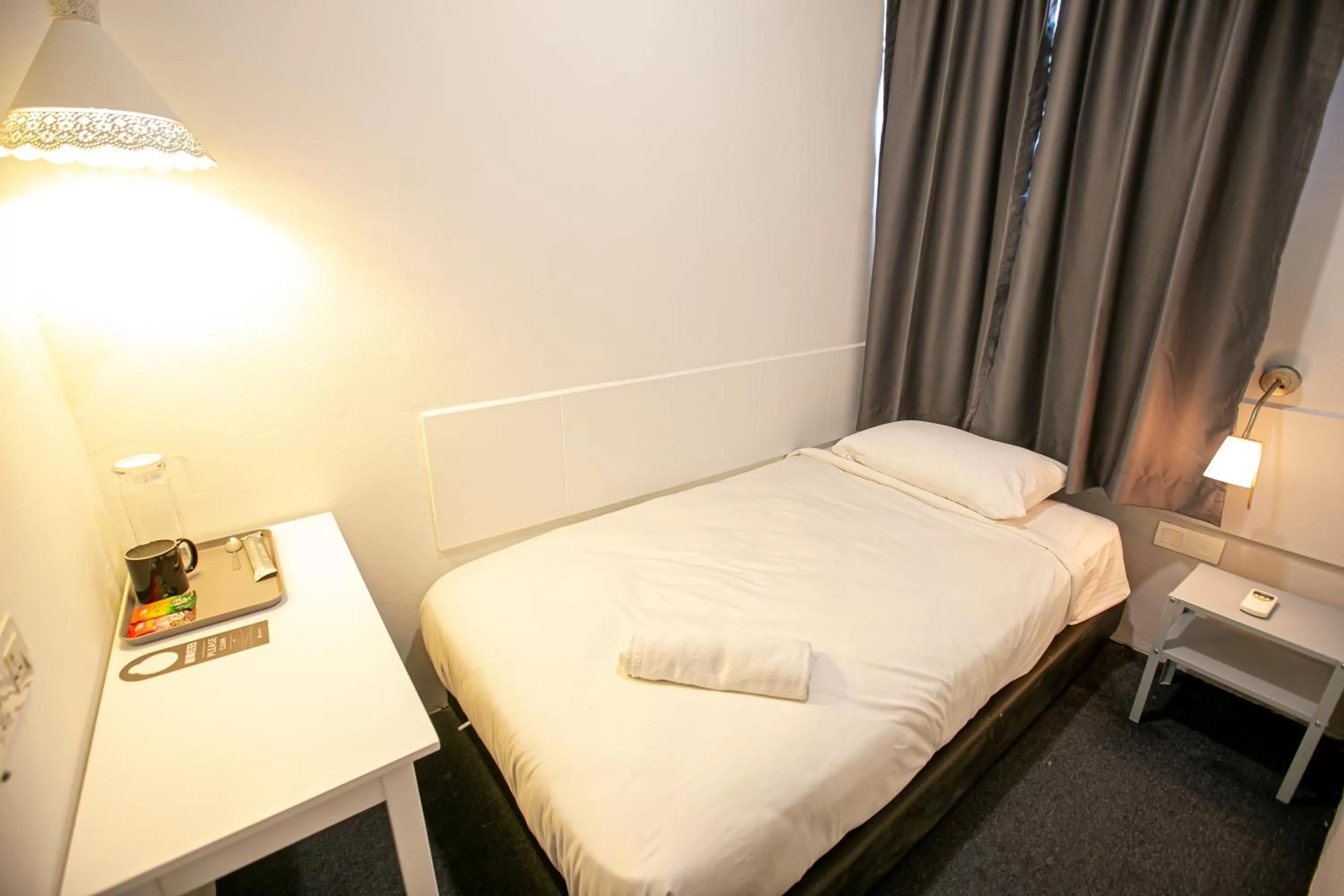 Bedroom, Bed in Grand Swiss Hotel