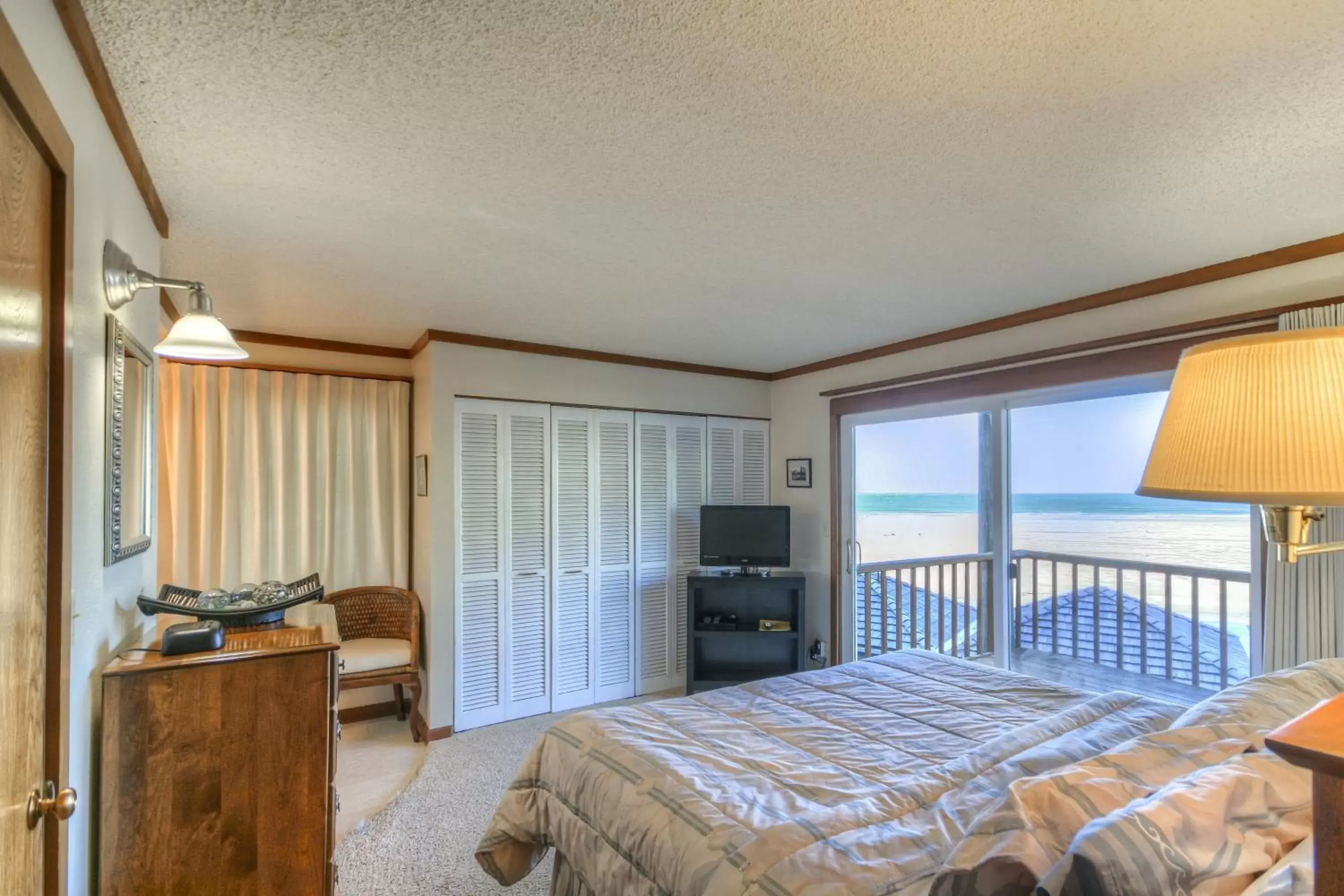 Shower in Little Creek Cove Beach Resort