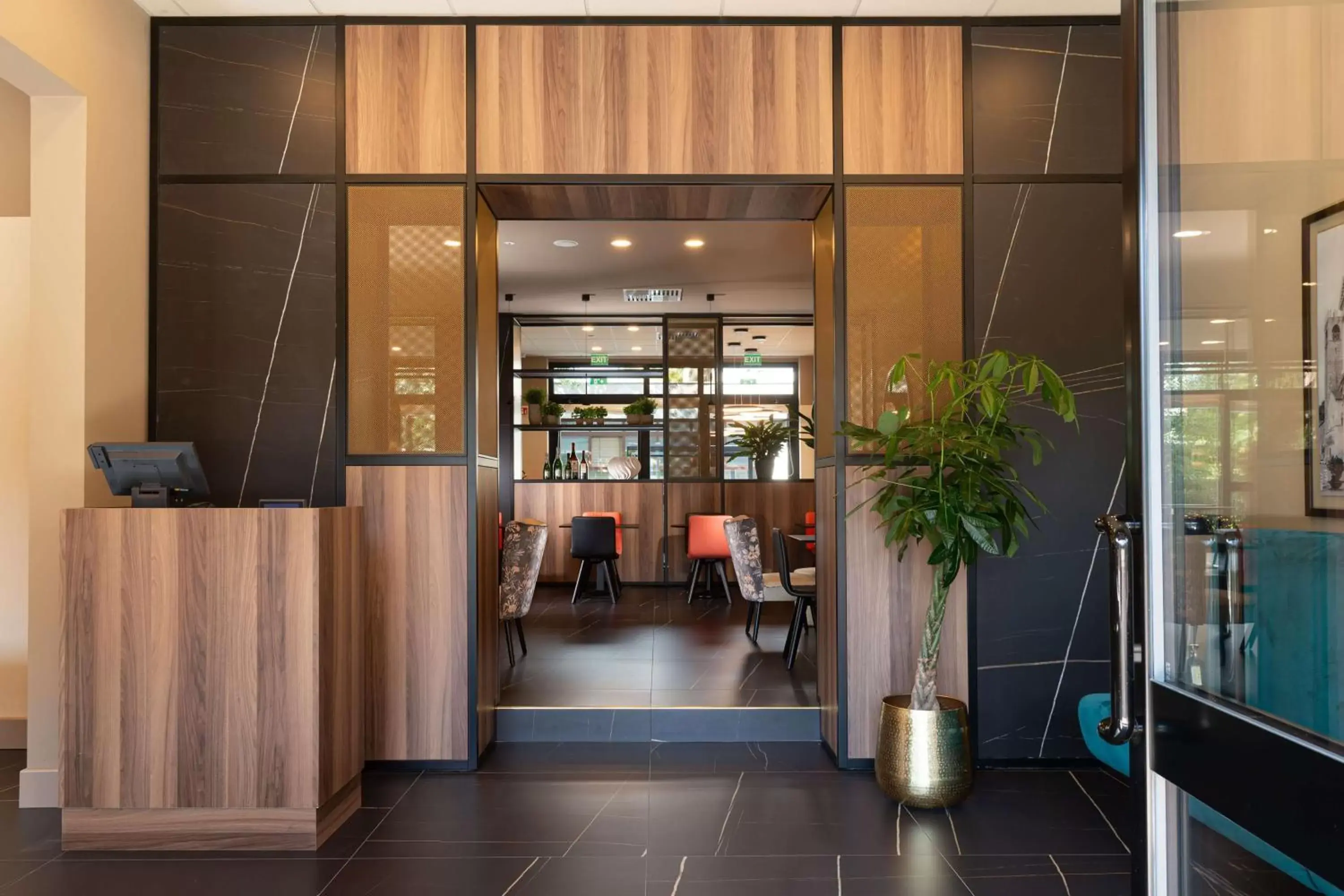 Dining area in DoubleTree by Hilton Brescia