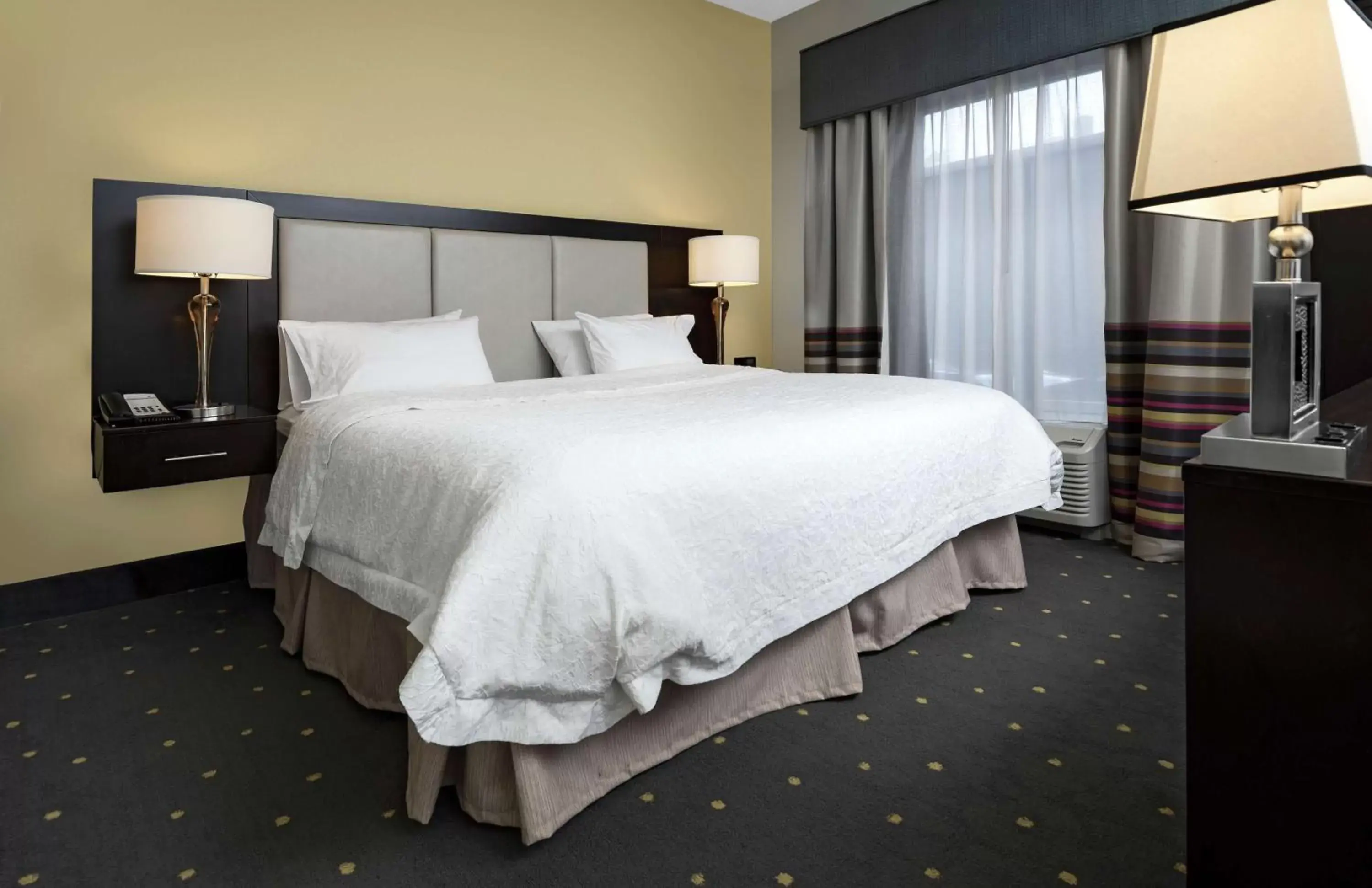 Bed in Hampton Inn & Suites - Raleigh Downtown