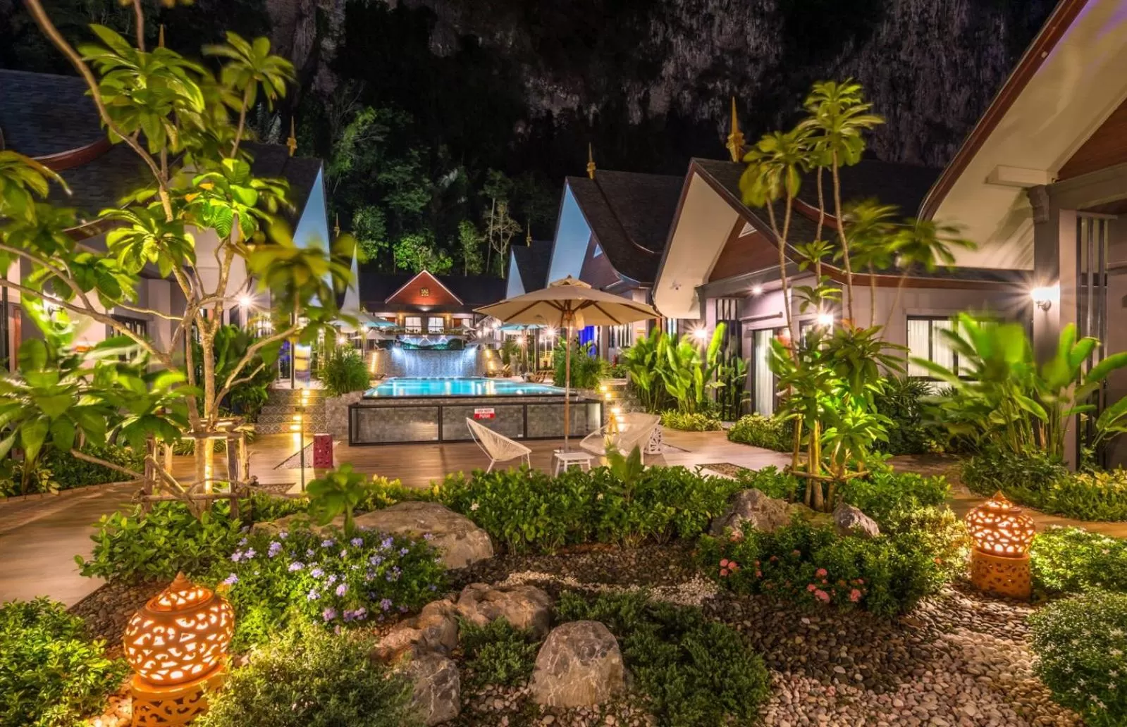 Facade/entrance in The Scene Cliff View Villas