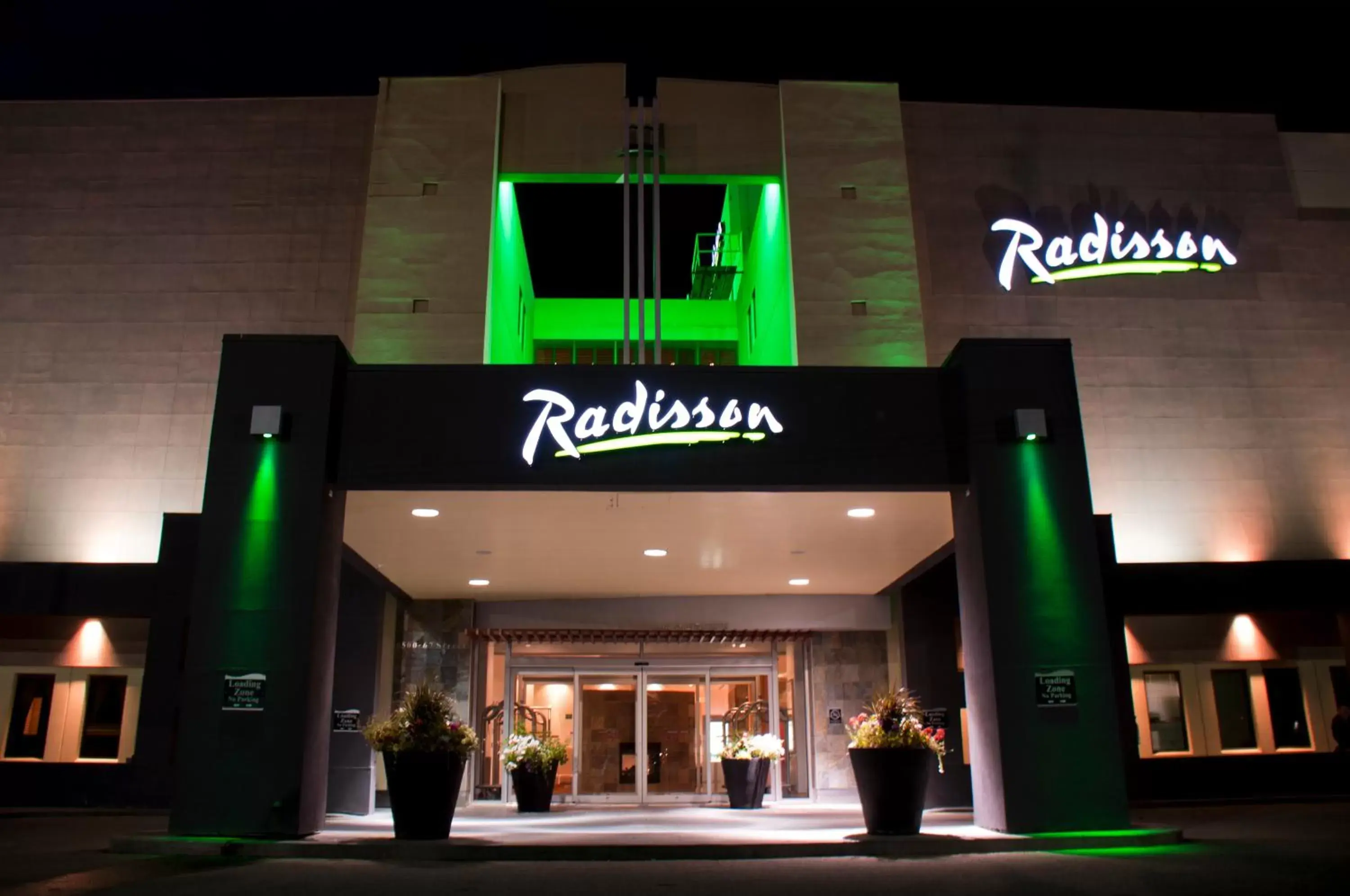 Facade/Entrance in Radisson Hotel & Suites Red Deer