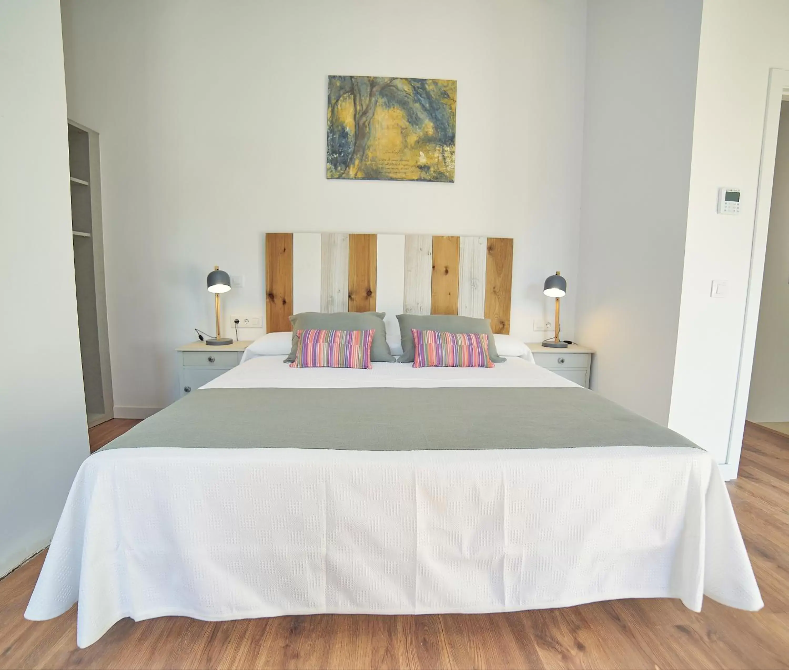 Photo of the whole room, Bed in Vila Alaró TI