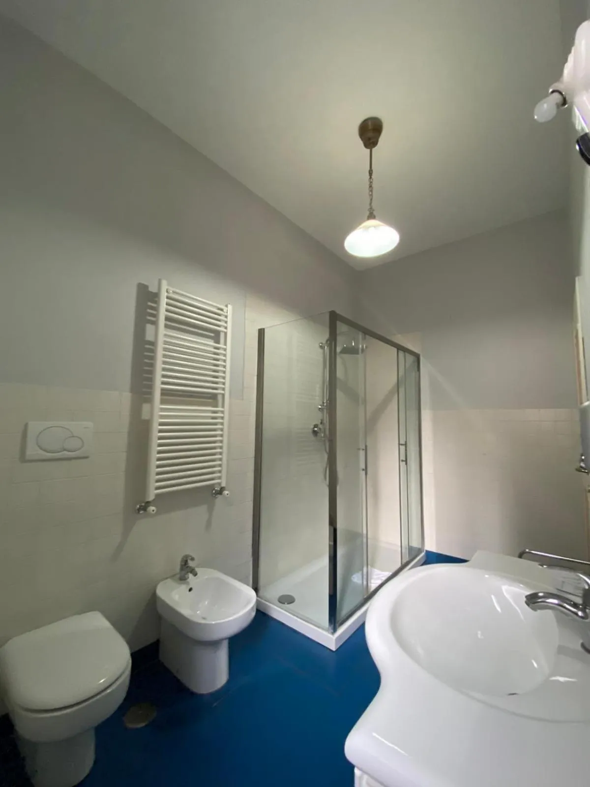 Shower in The Place In Rome Guest House