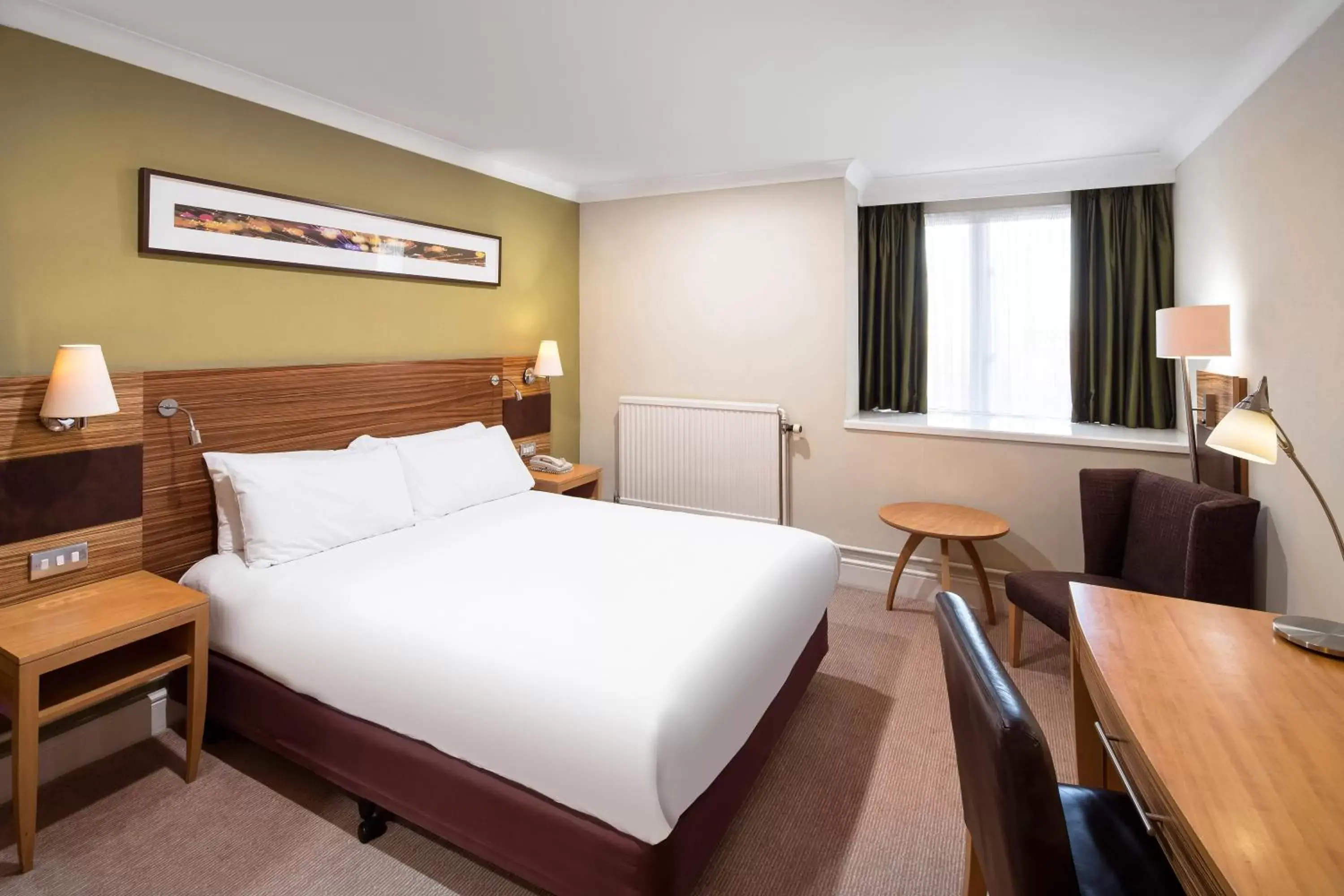 Photo of the whole room, Bed in Crowne Plaza Chester, an IHG Hotel