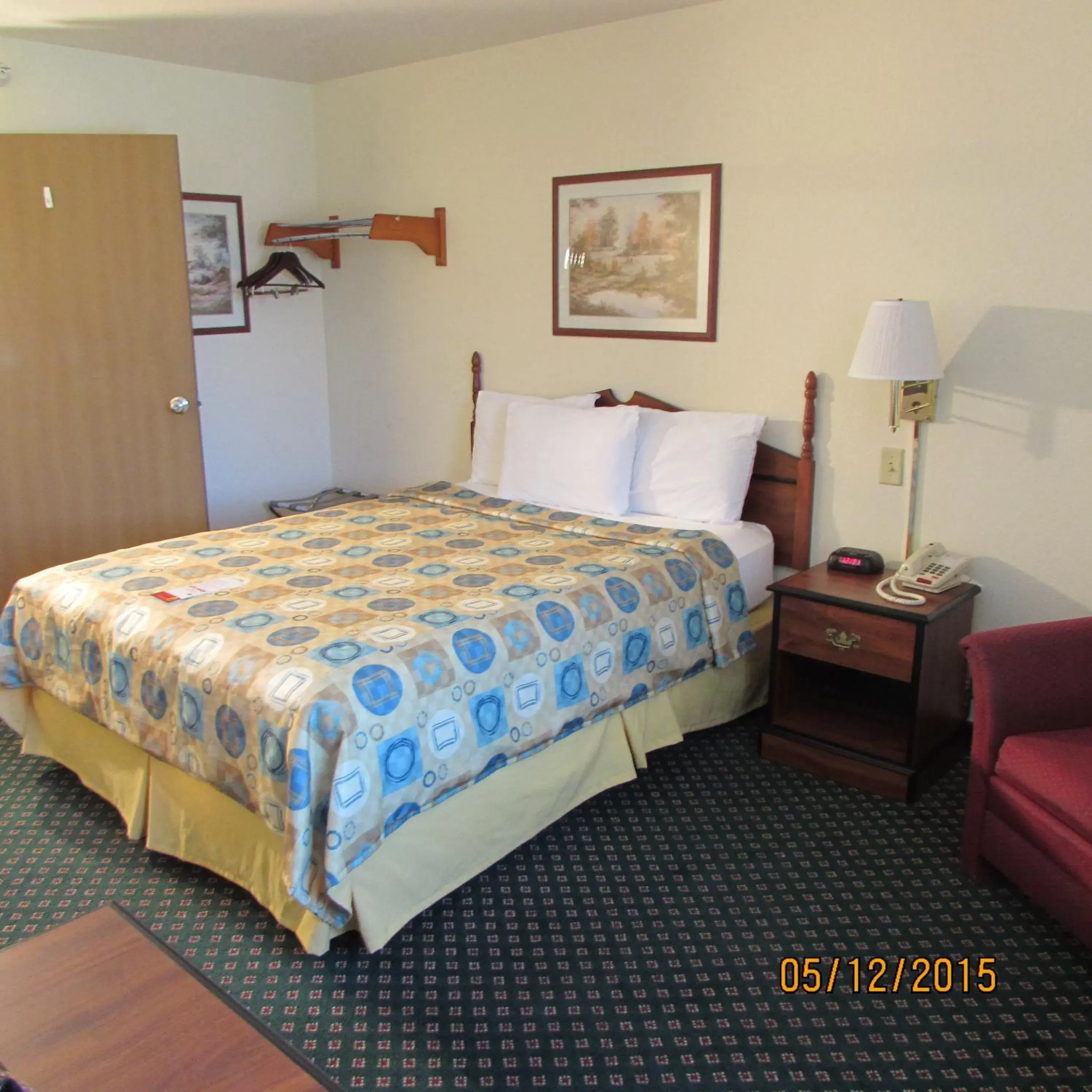 Queen Room - Mobility Access/Non-Smoking in Super 8 by Wyndham Omaha Eppley Airport/Carter Lake