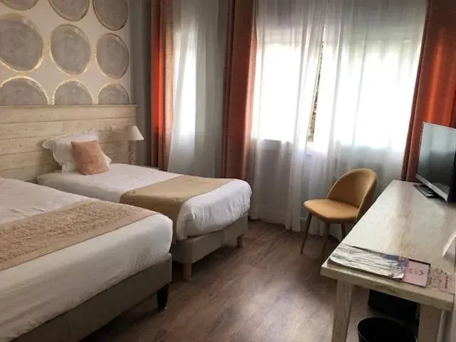 Photo of the whole room, Bed in Family Golf Hotel