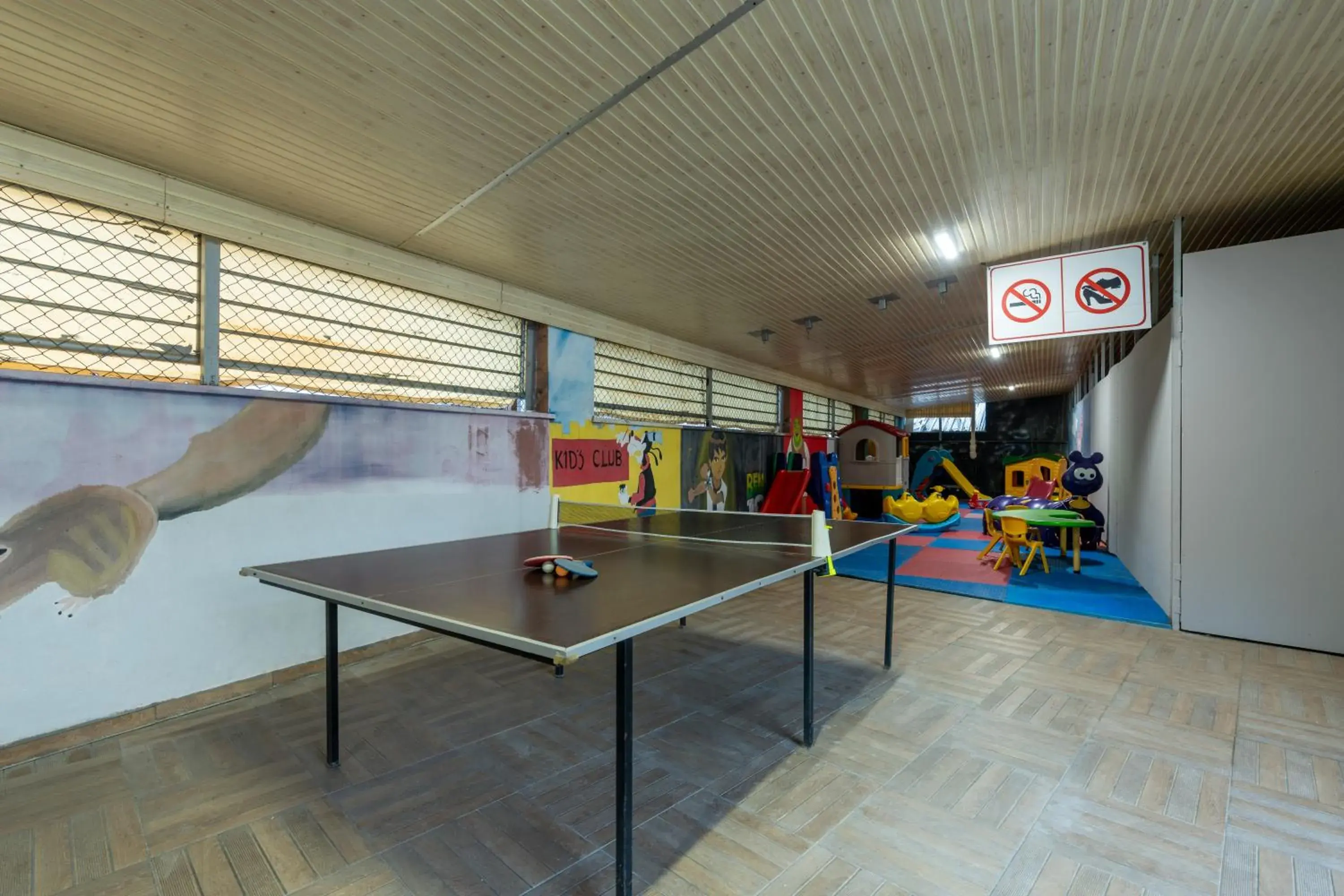 Game Room, Table Tennis in Grand Viking Hotel