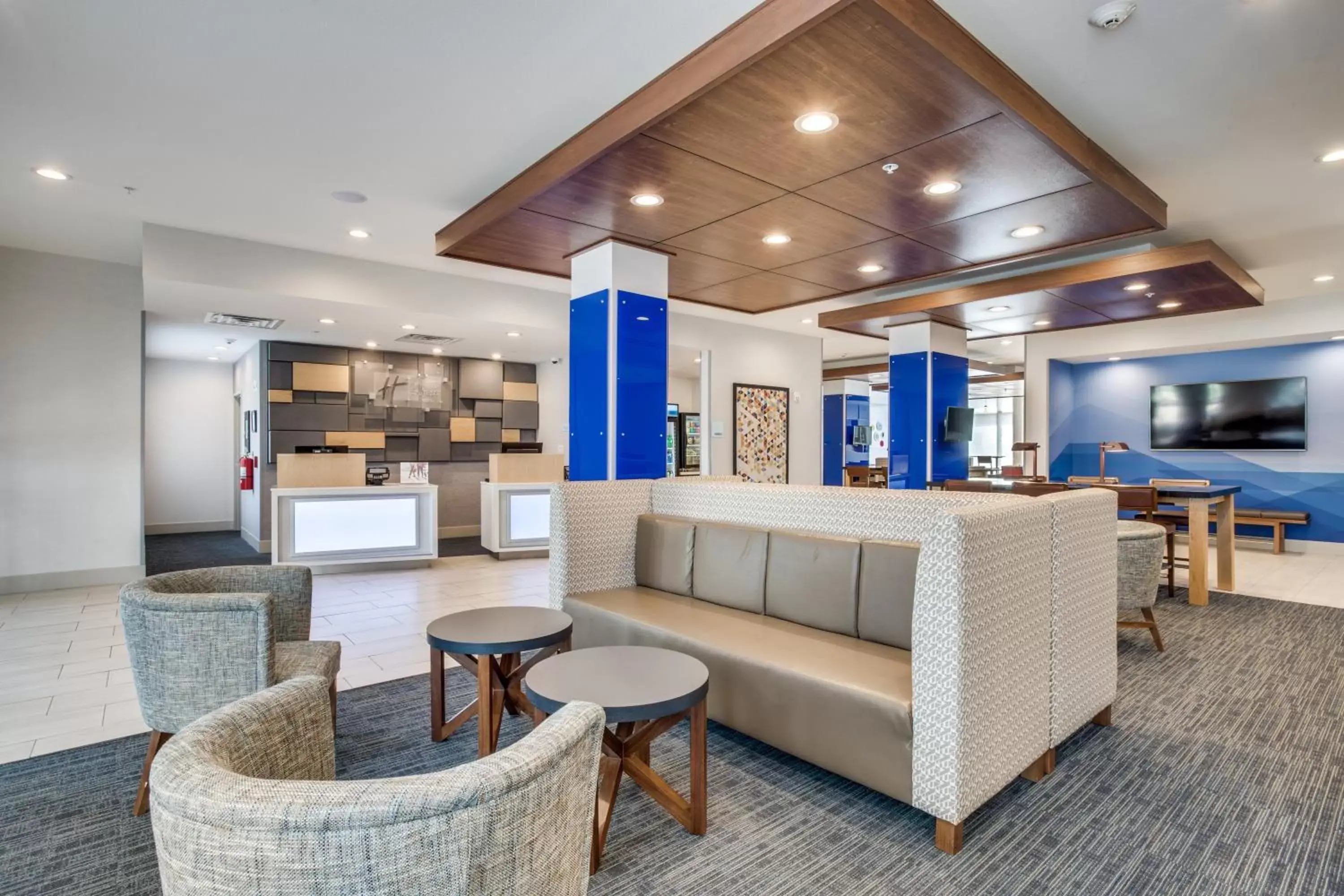 Property building in Holiday Inn Express & Suites - Denton South by IHG Property building in Holiday Inn Express & Suites - Denton South by IHG