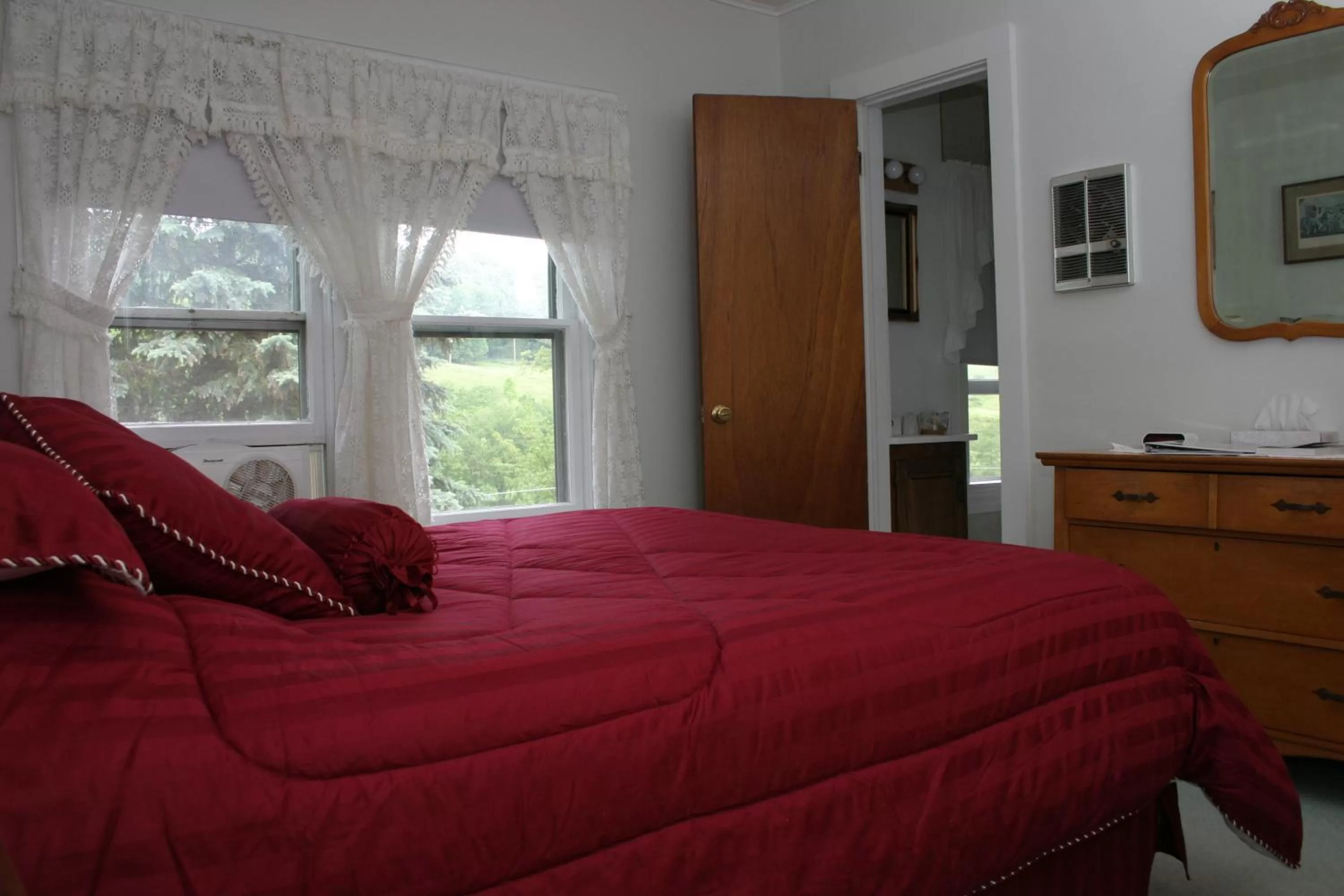 Bedroom in Inn at Starlight Lake & Restaurant