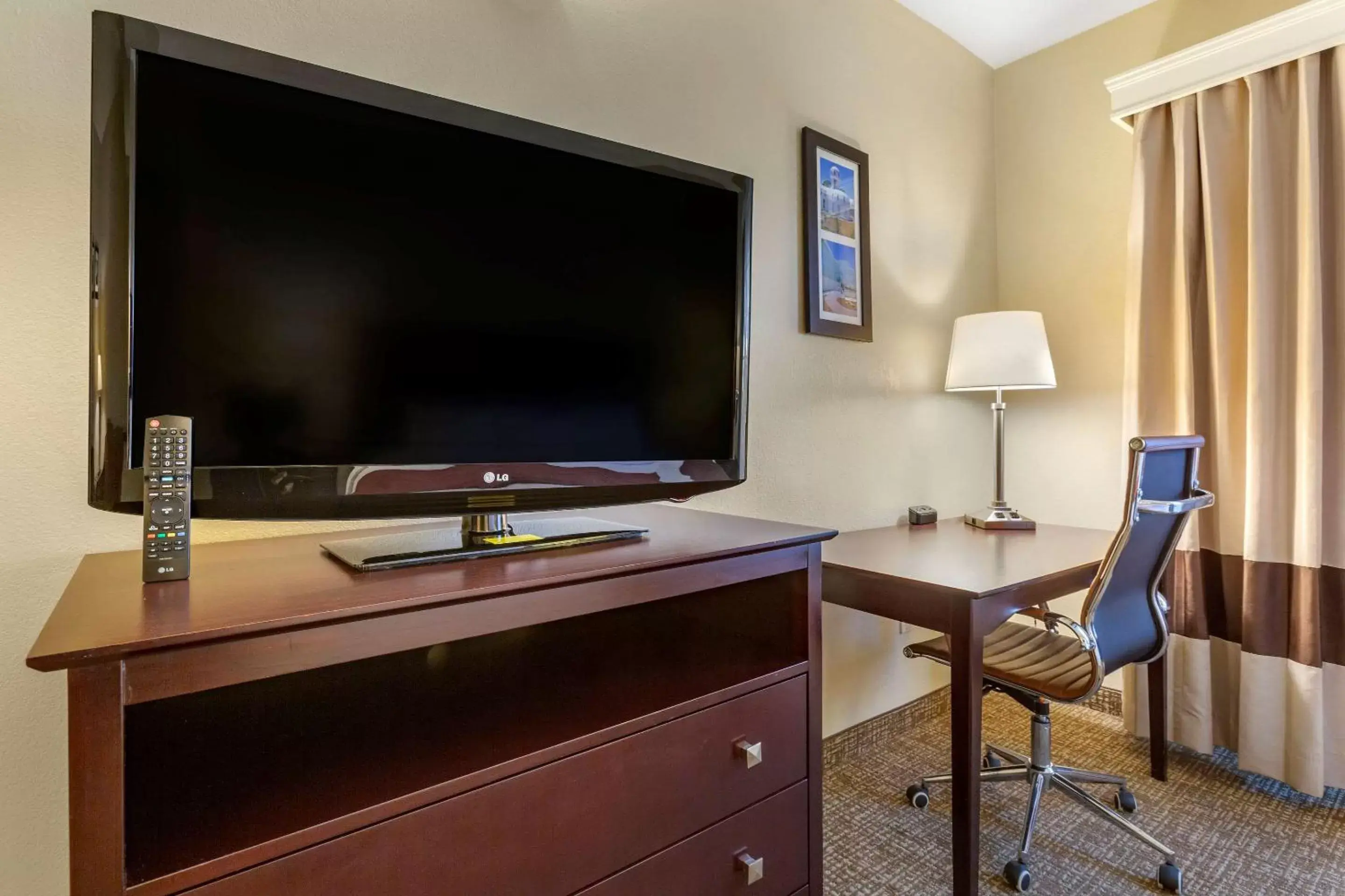 Photo of the whole room, TV/Entertainment Center in Comfort Inn & Suites North Tucson Marana