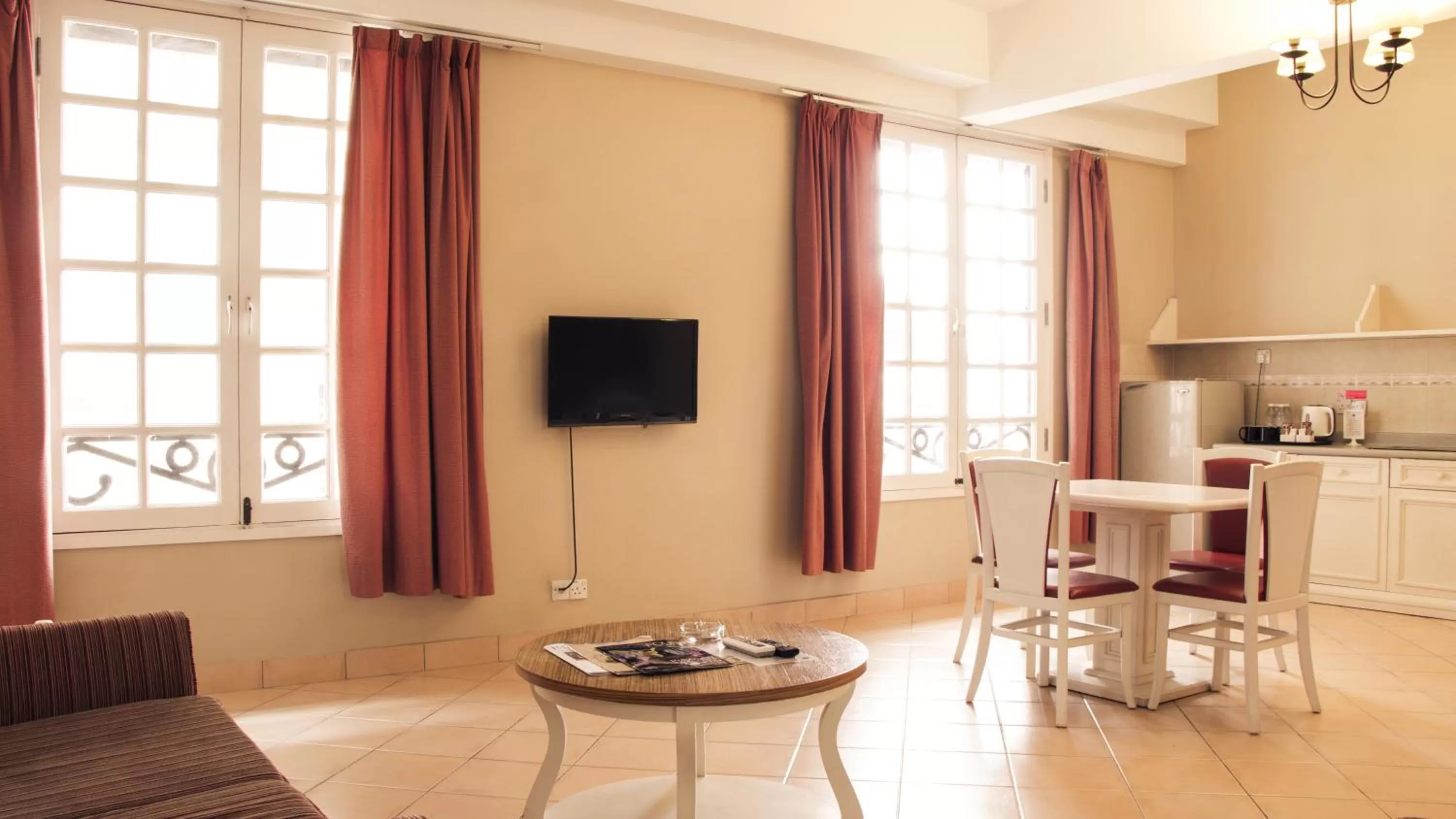 TV and multimedia in Colmar Tropicale