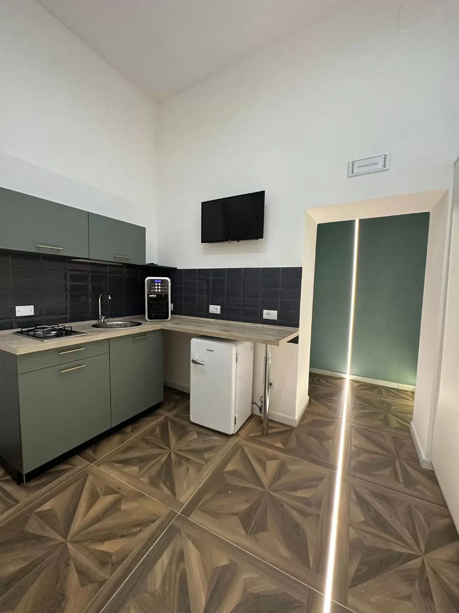 Communal lounge/ TV room, Kitchen/Kitchenette in San Ferdinando suite room