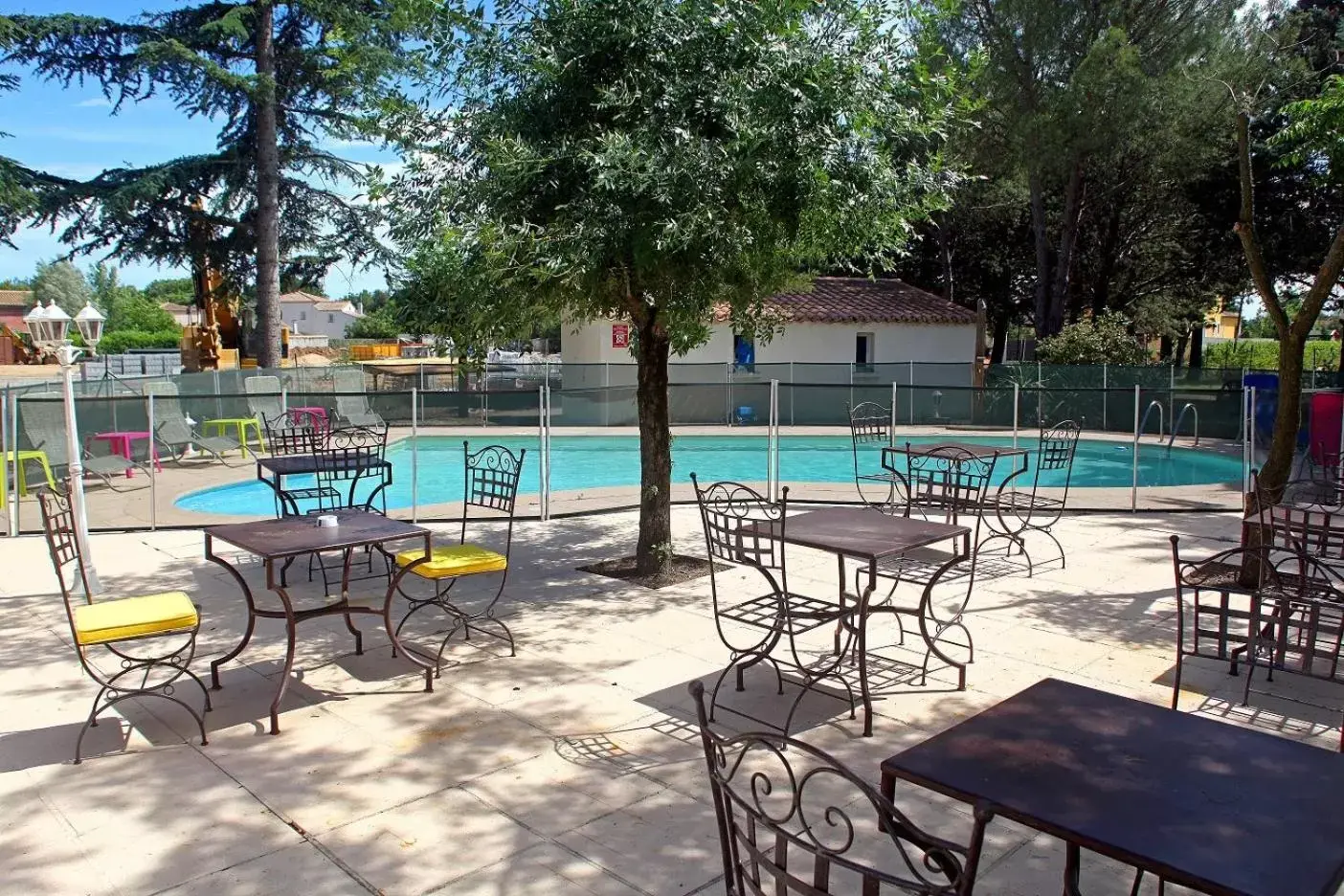 Restaurant/places to eat, Swimming Pool in Hotel Le Vieux Moulin