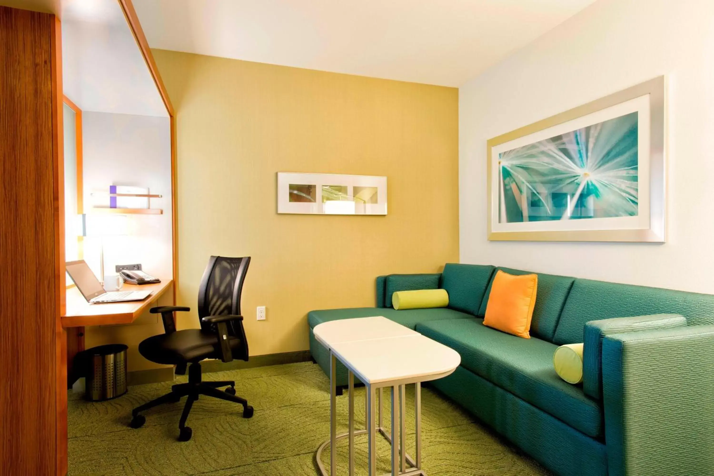 Living room, Seating Area in SpringHill Suites by Marriott Bellingham