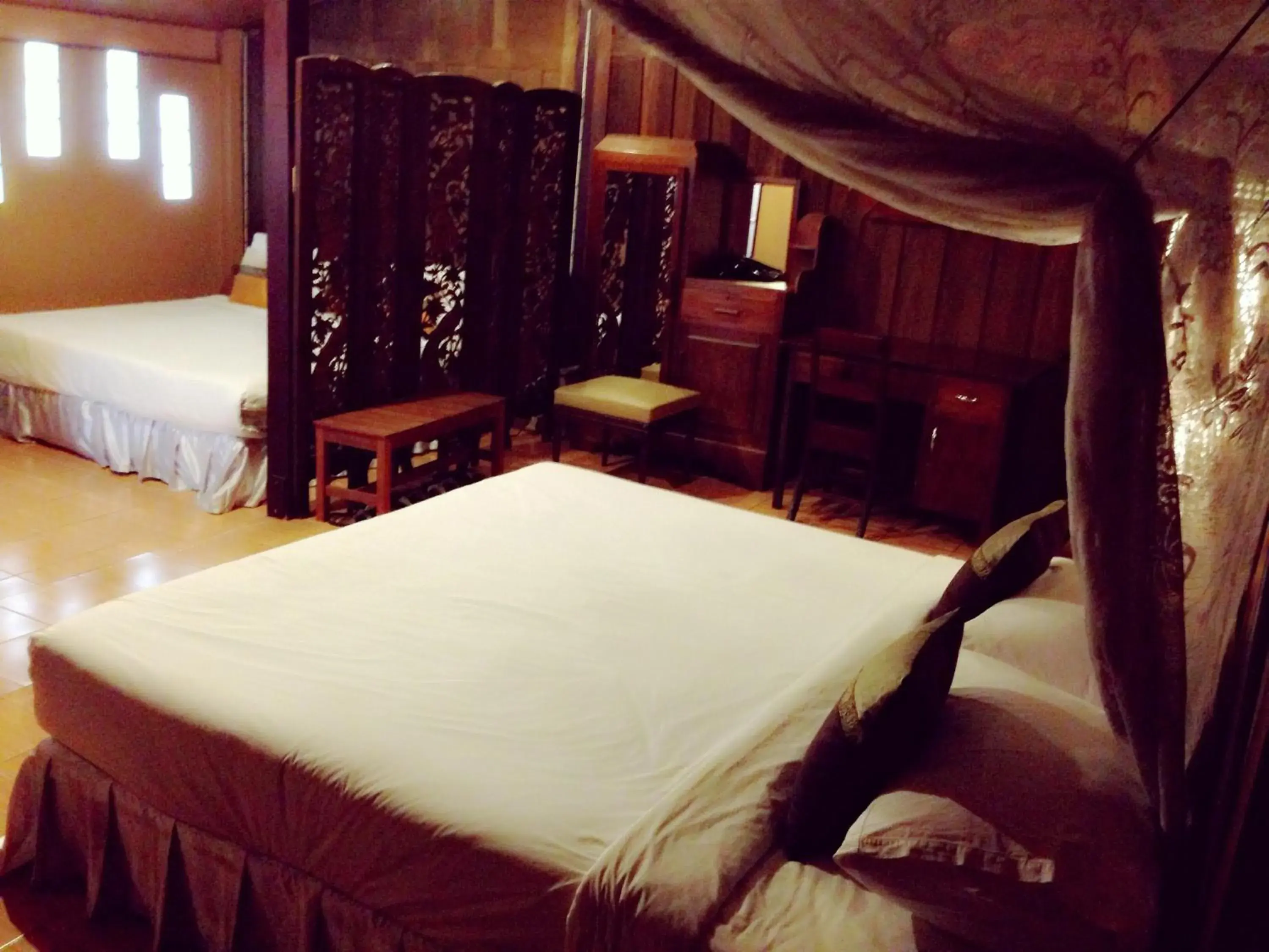 Photo of the whole room, Bed in Ruean Thai Hotel