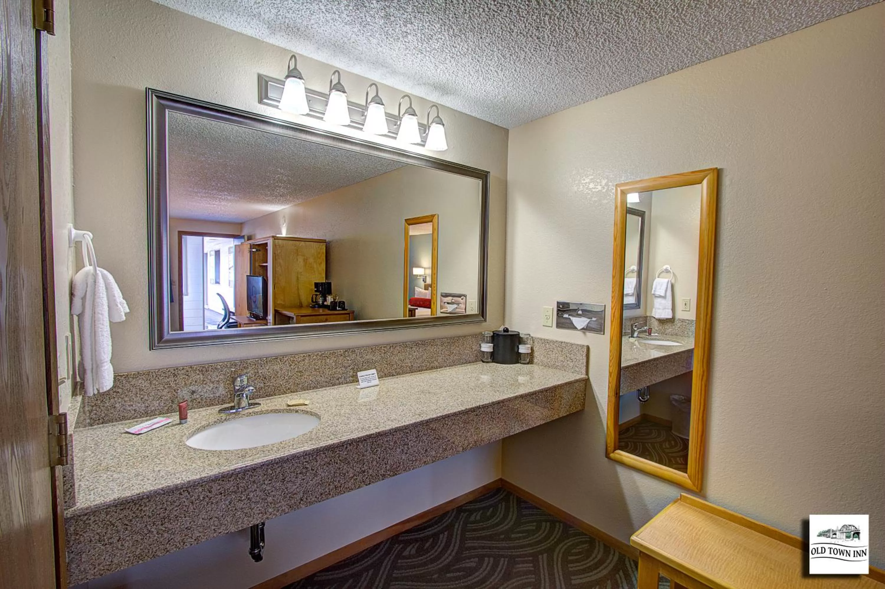 Bathroom in Super 8 by Wyndham Florence OR