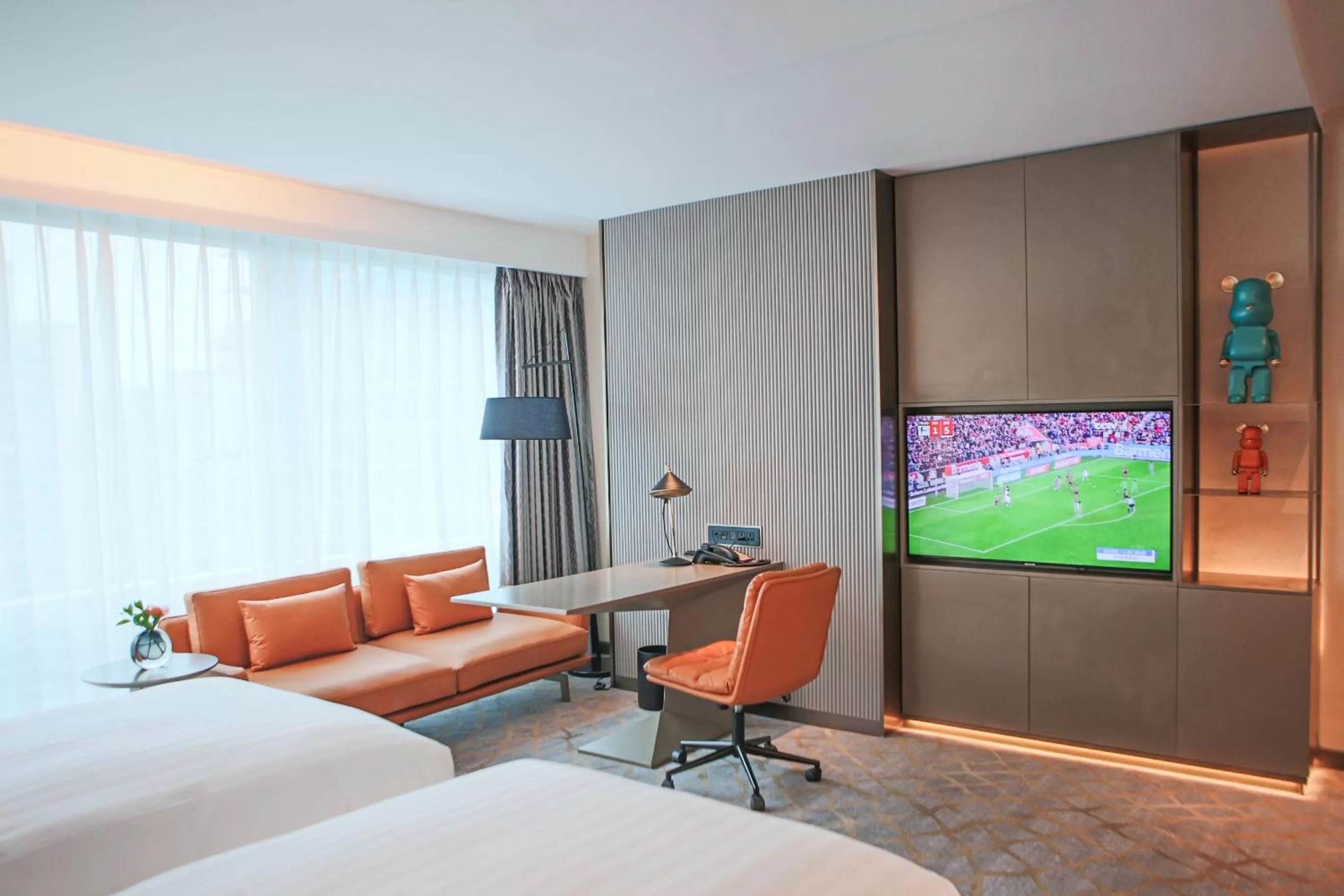 Communal lounge/ TV room, Bed in Pullman Shanghai Central - In XinTianDi & Yu Garden Area