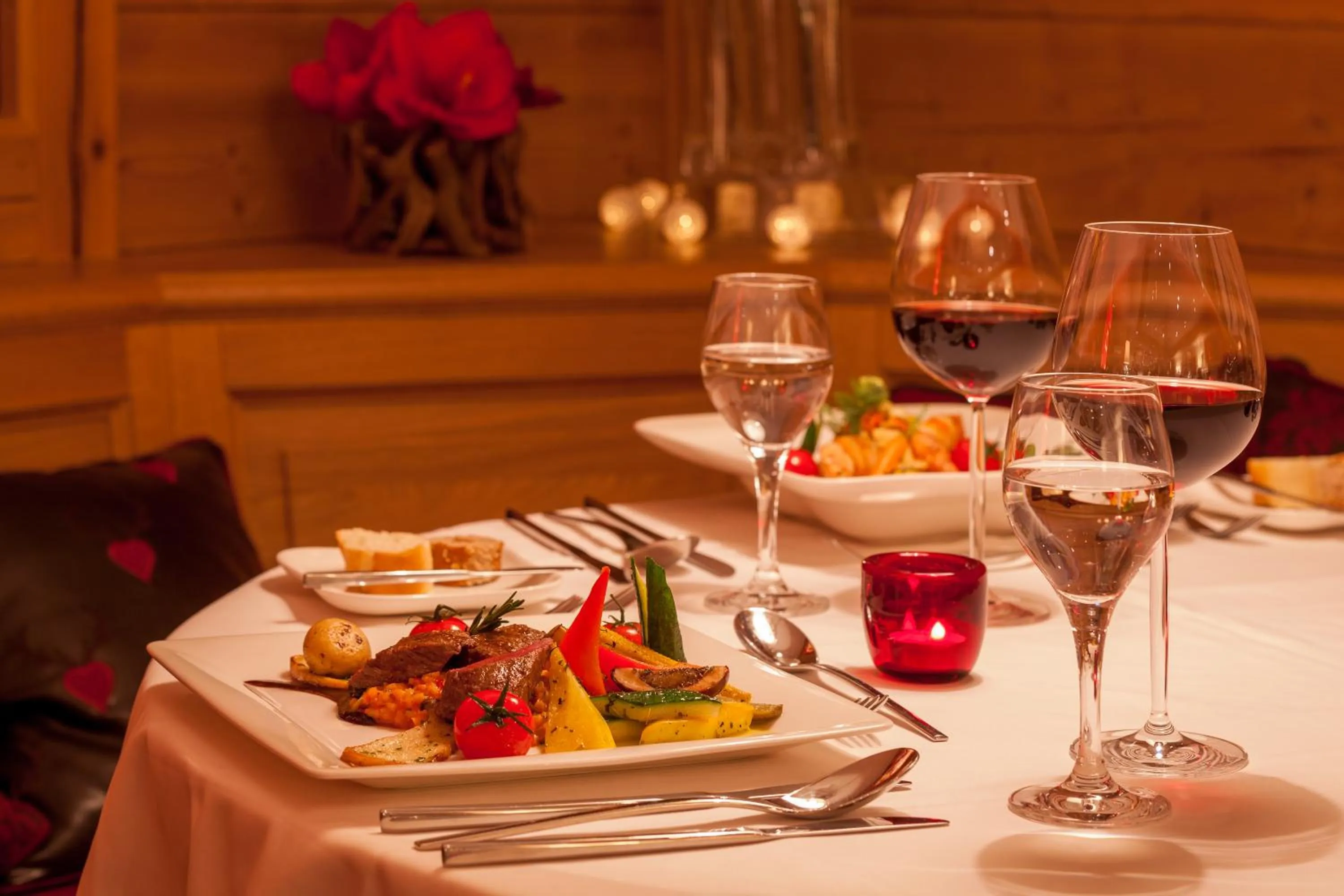 Restaurant/places to eat in Hotel Holiday