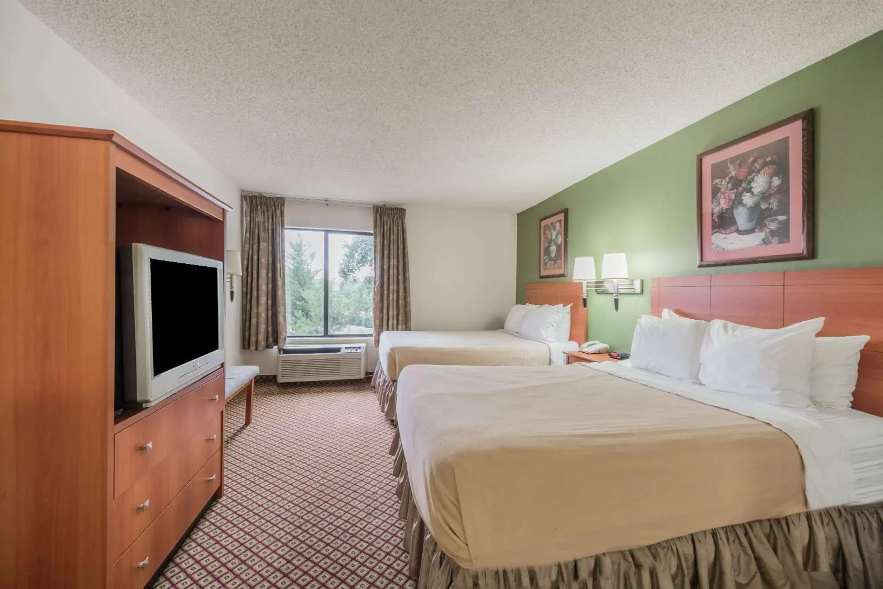 Photo of the whole room in Super 8 by Wyndham Fort Worth Downtown South