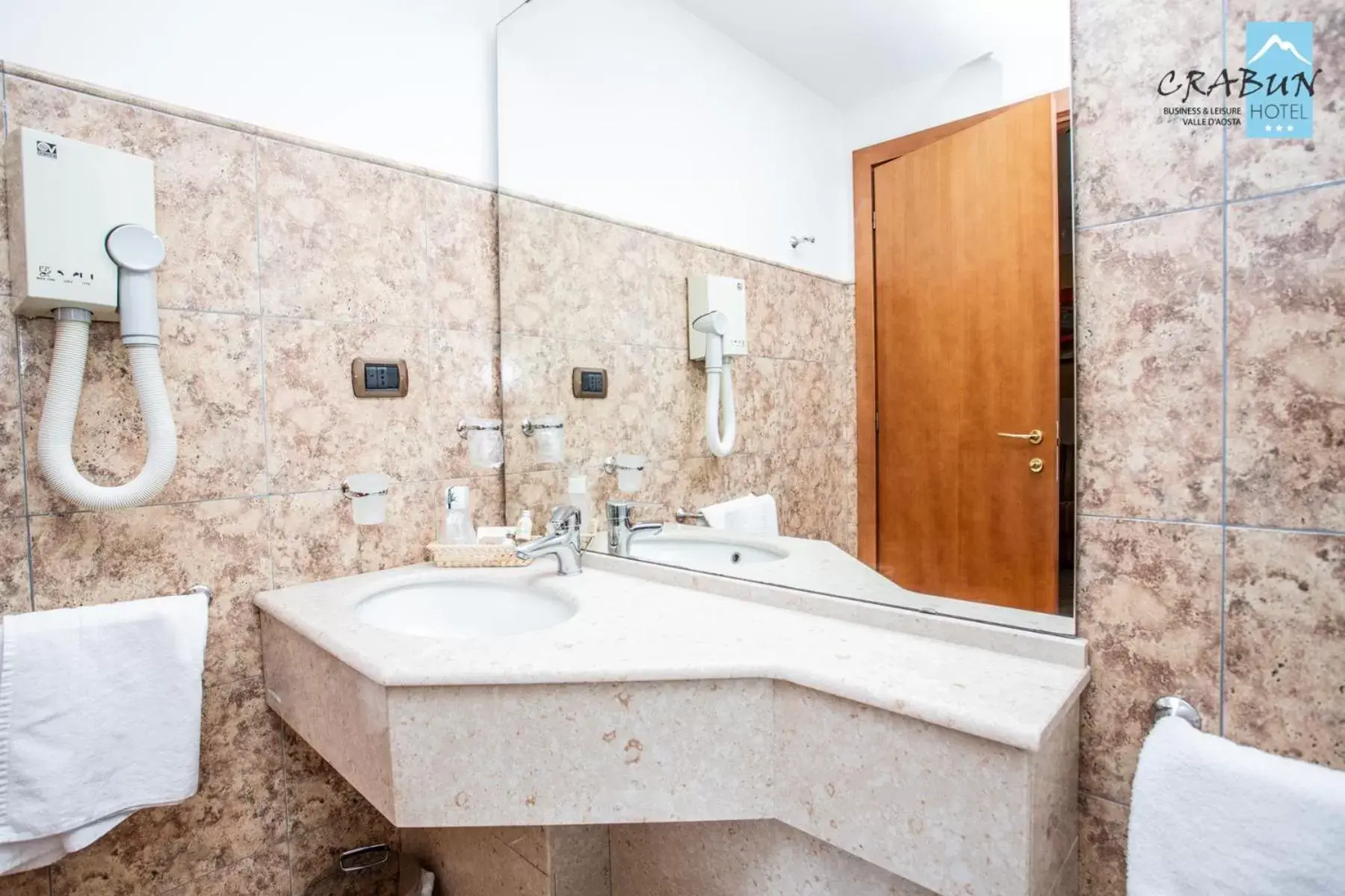 Bathroom in Crabun Hotel