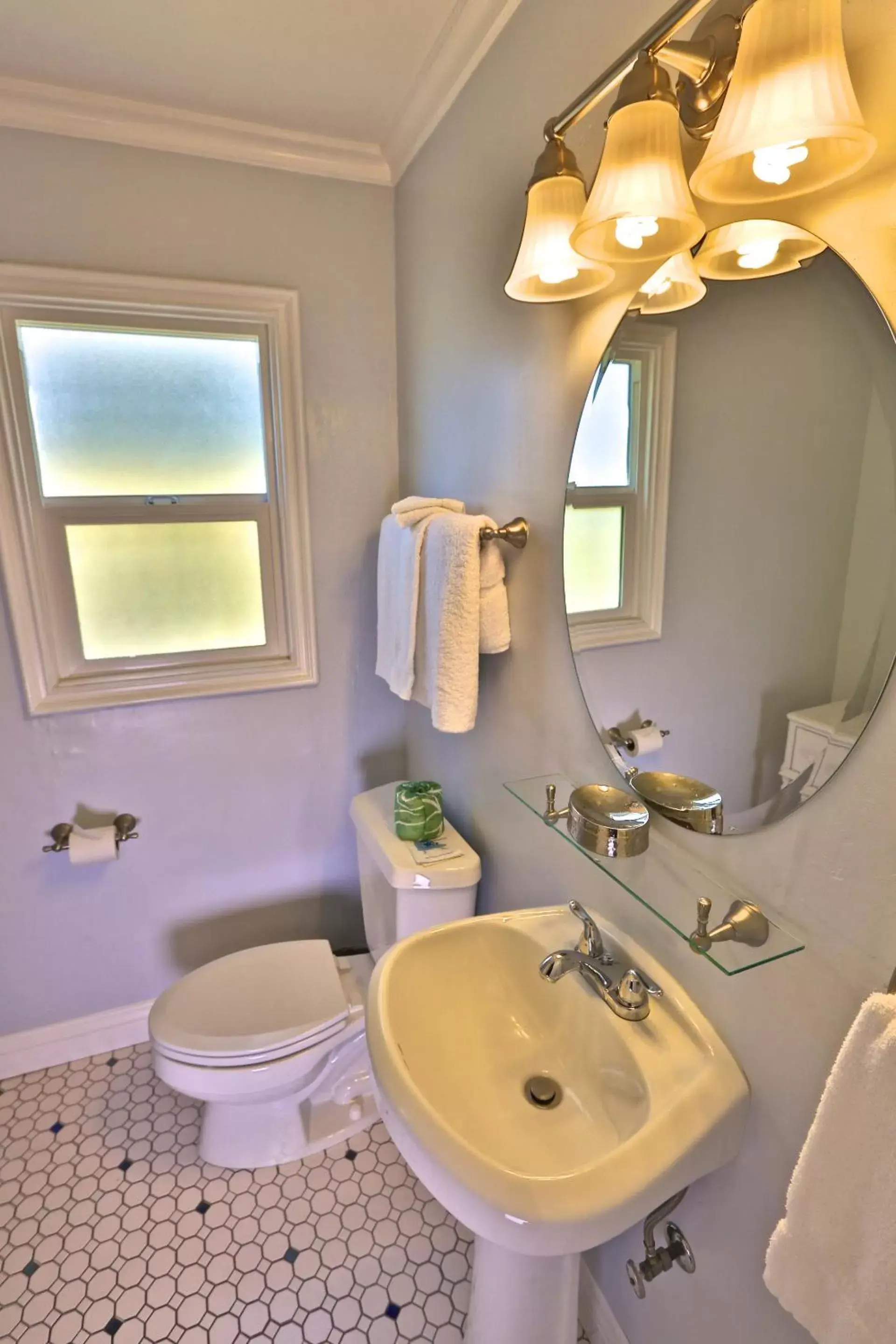 Bathroom in Beach Bungalow Inn and Suites