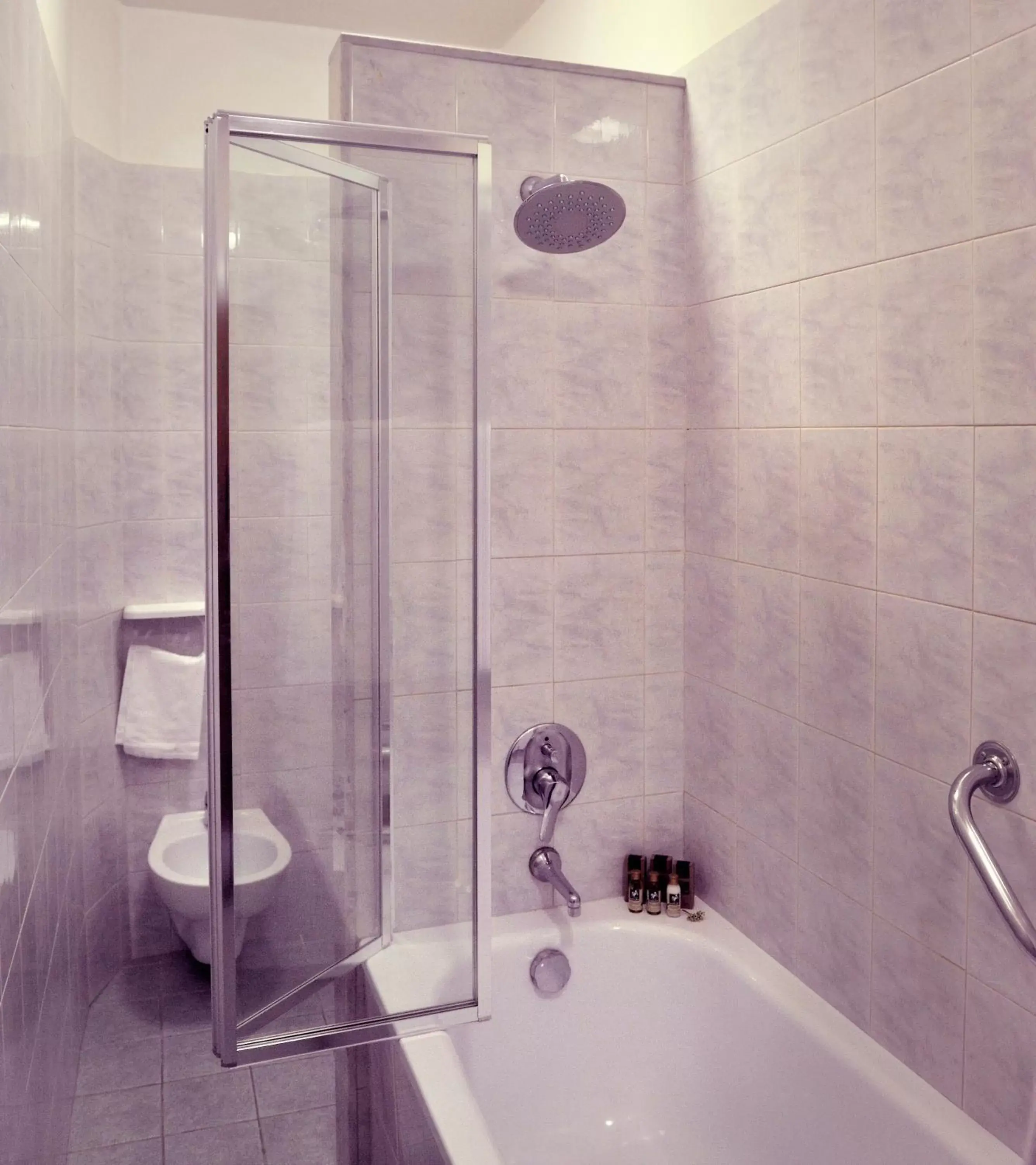 Shower, Bathroom in Hotel San Marco