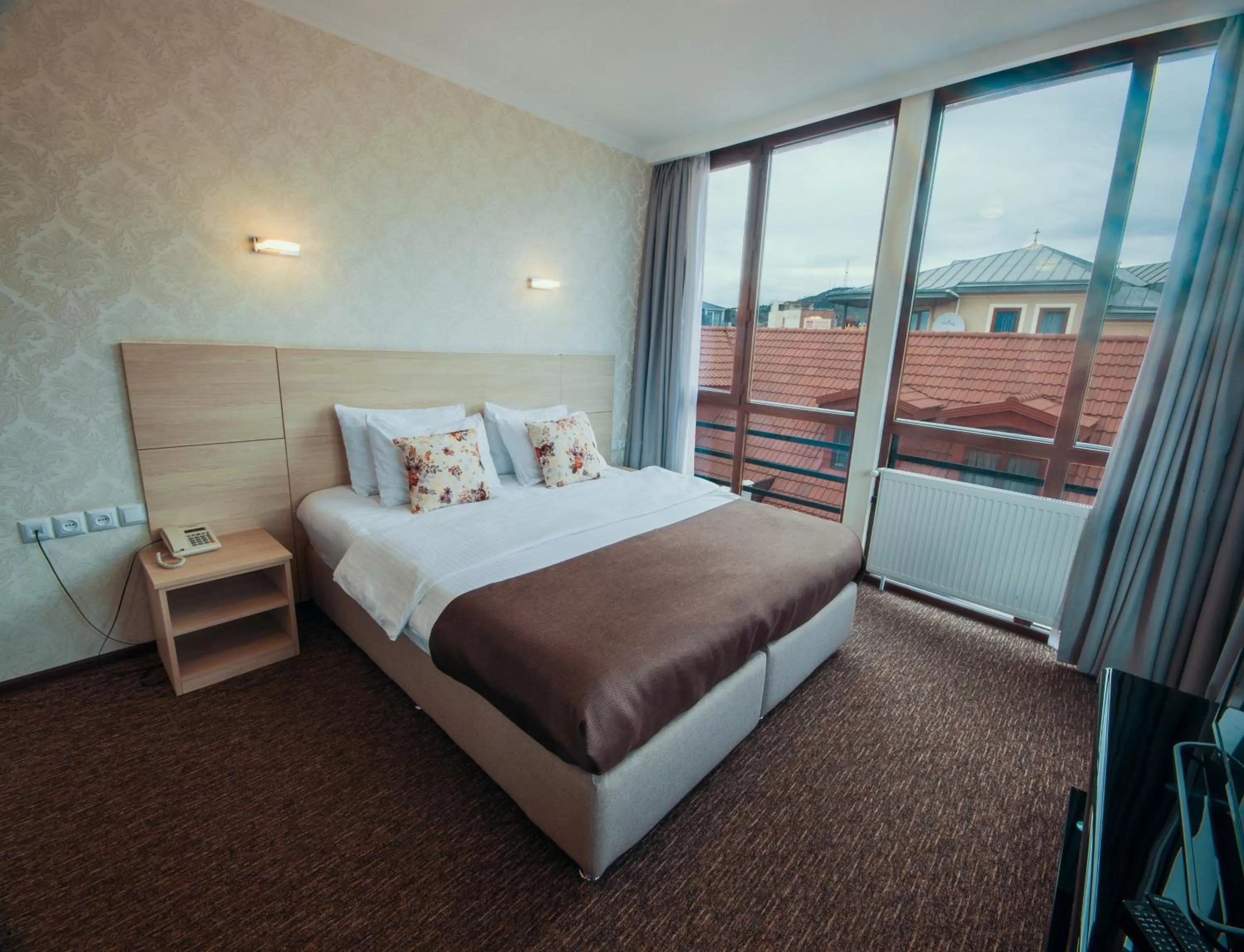 Photo of the whole room, Bed in Light House Old City