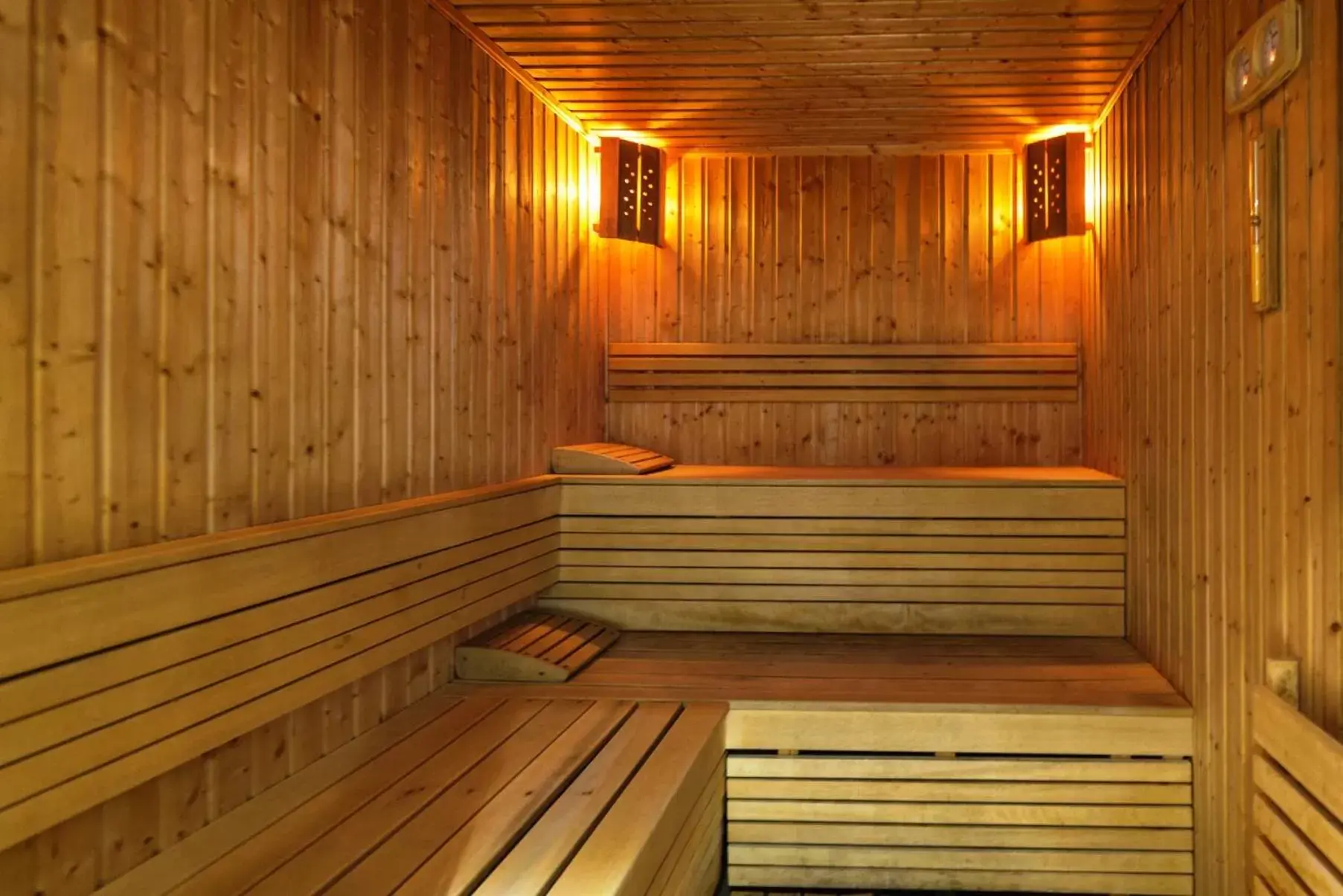 Sauna in Zara Hotel