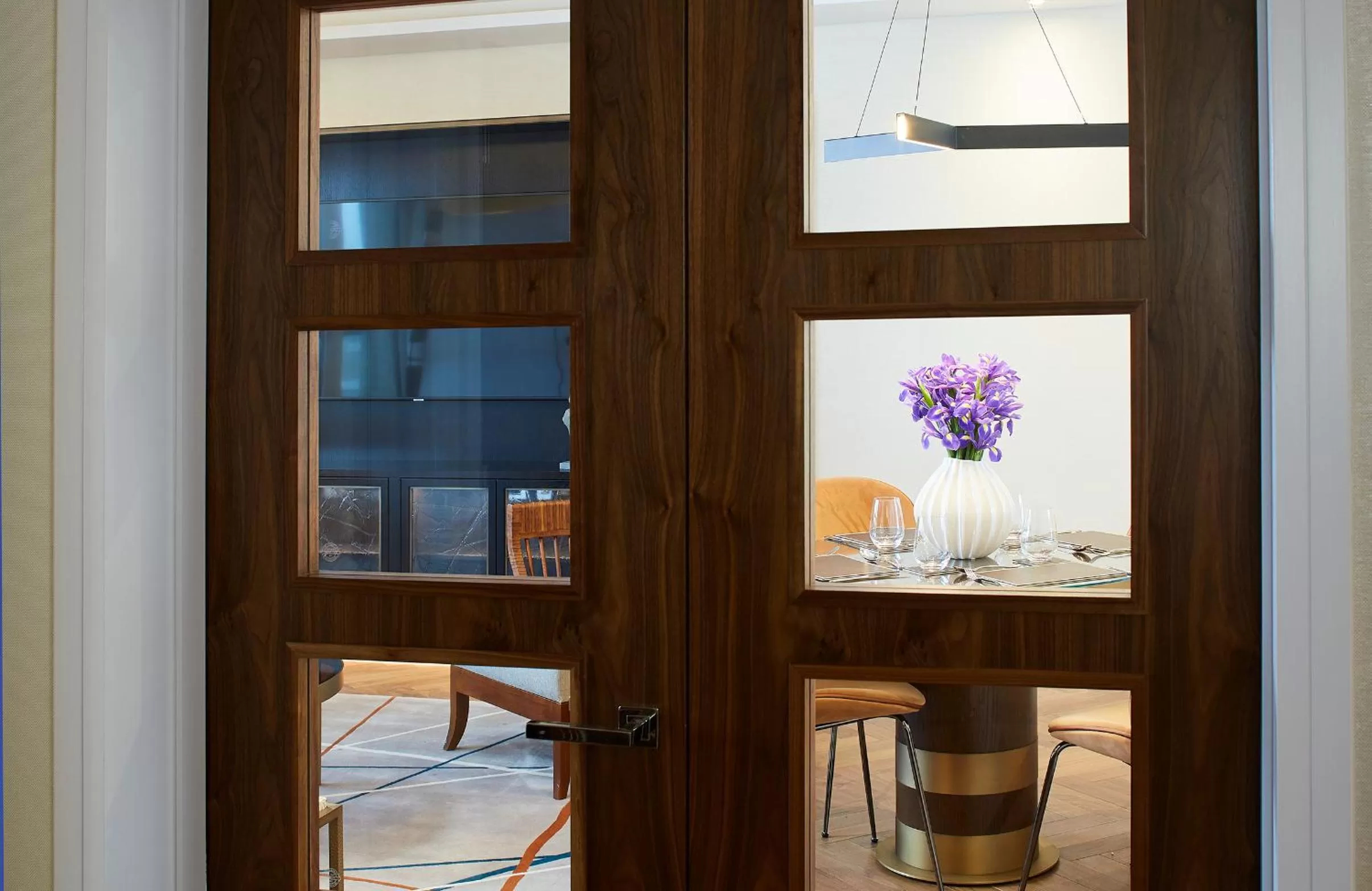 Dining area in Cheval Gloucester Park at Kensington