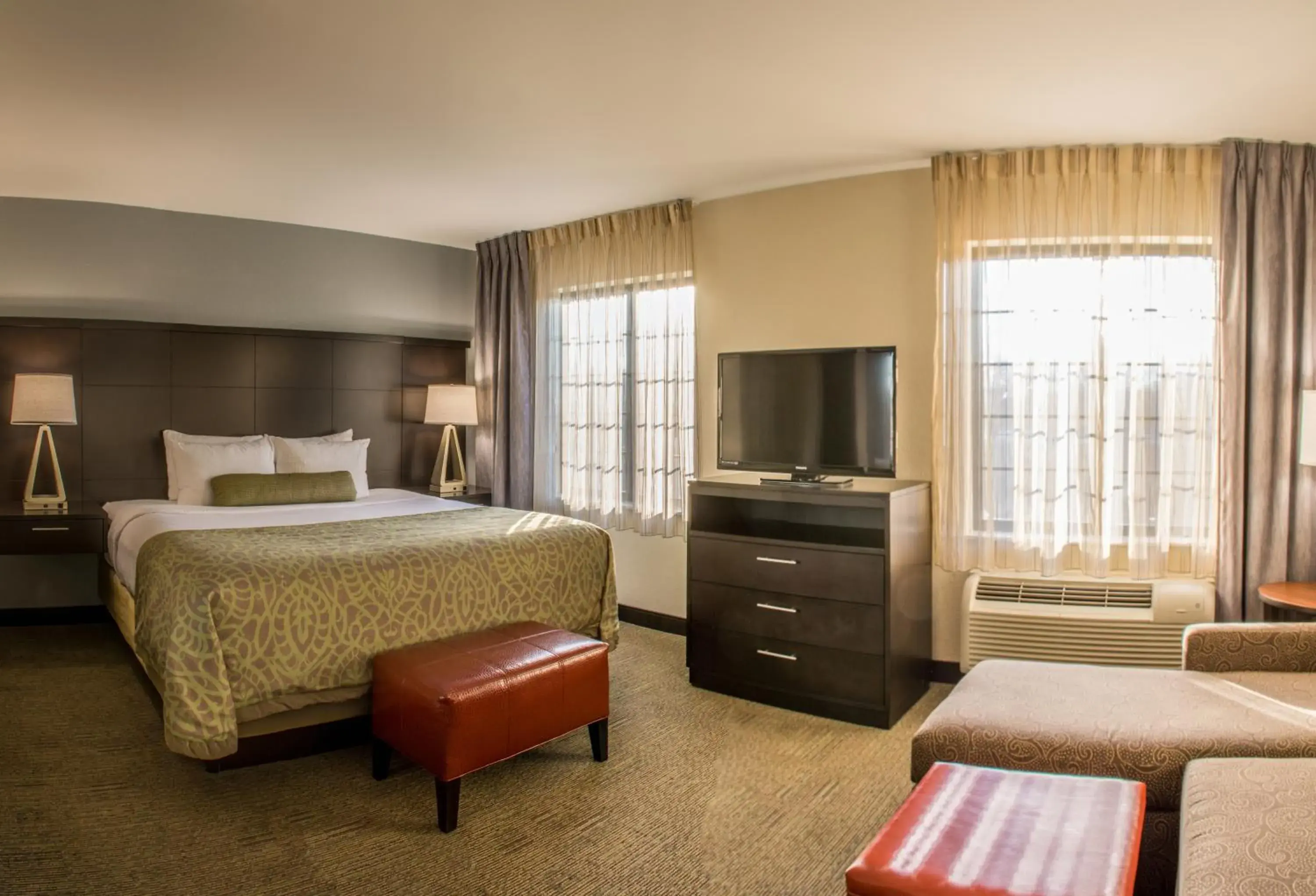 Bedroom, TV/Entertainment Center in Staybridge Suites Schererville