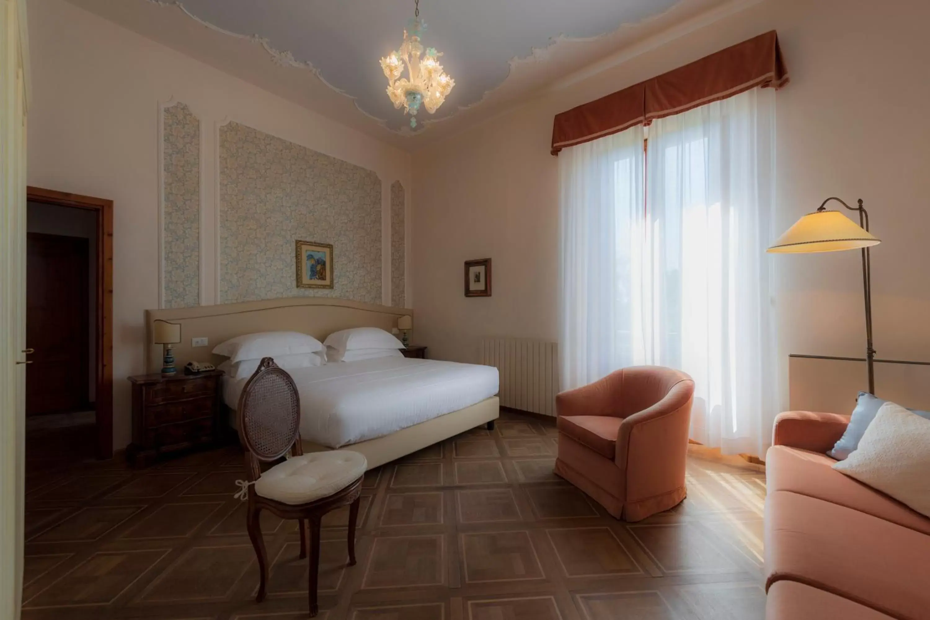 Bed in Villa Scacciapensieri Boutique Hotel