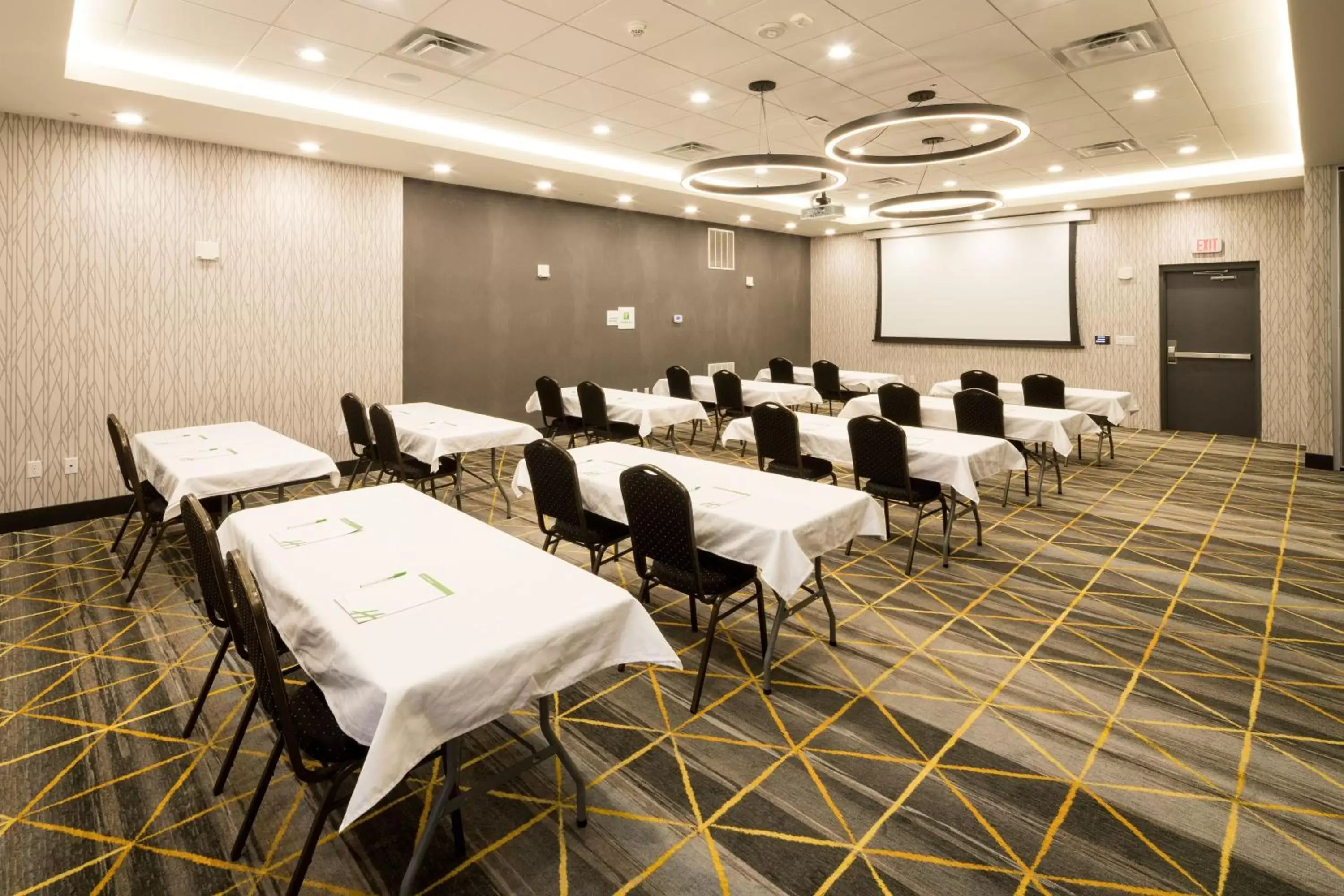 Meeting/conference room in Holiday Inn - Kalamazoo West, an IHG Hotel