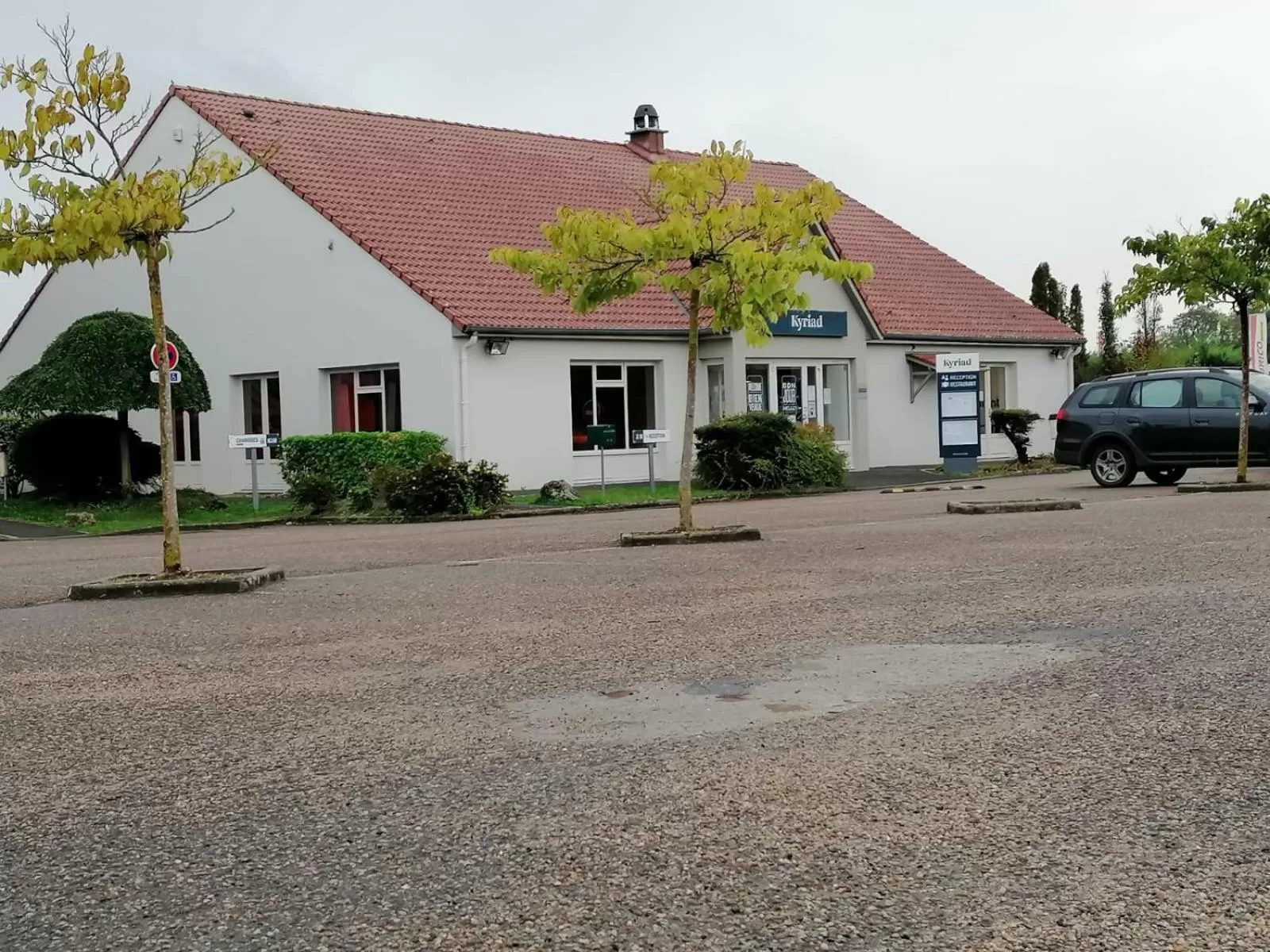 Facade/entrance in KYRIAD Issoudun