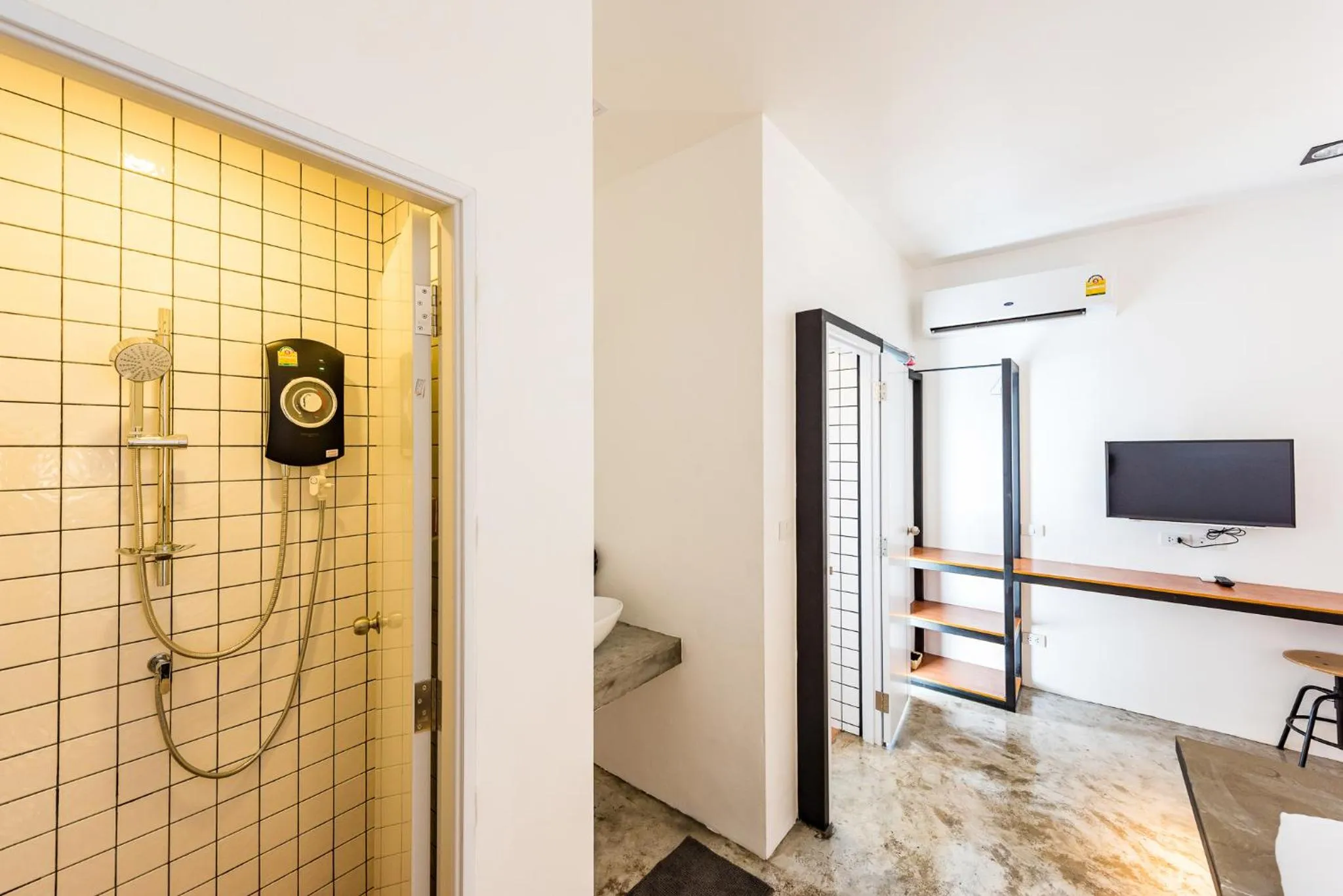 Toilet in Book a Bed Poshtel - SHA Plus