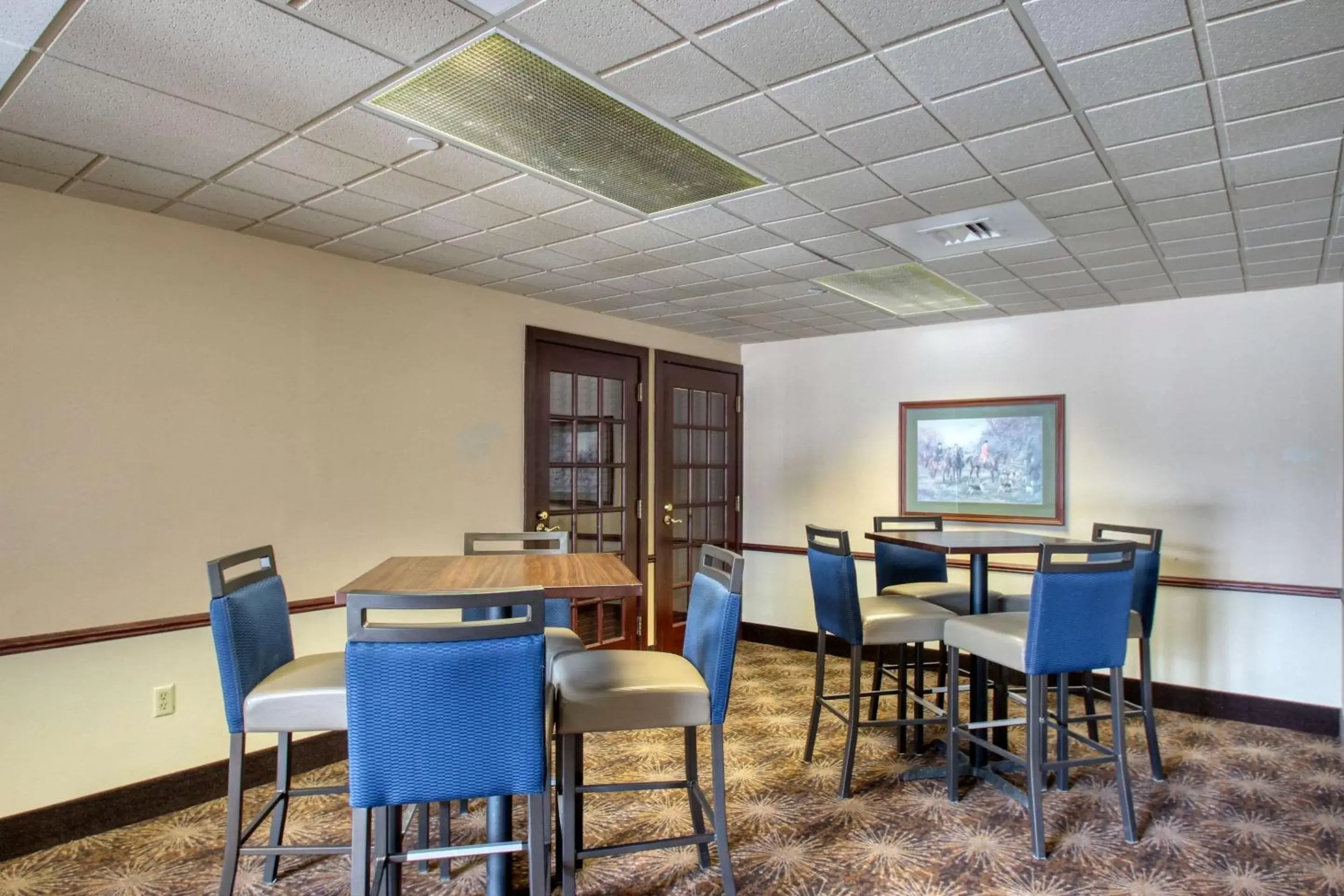 On site, Dining Area in Comfort Suites Madison West