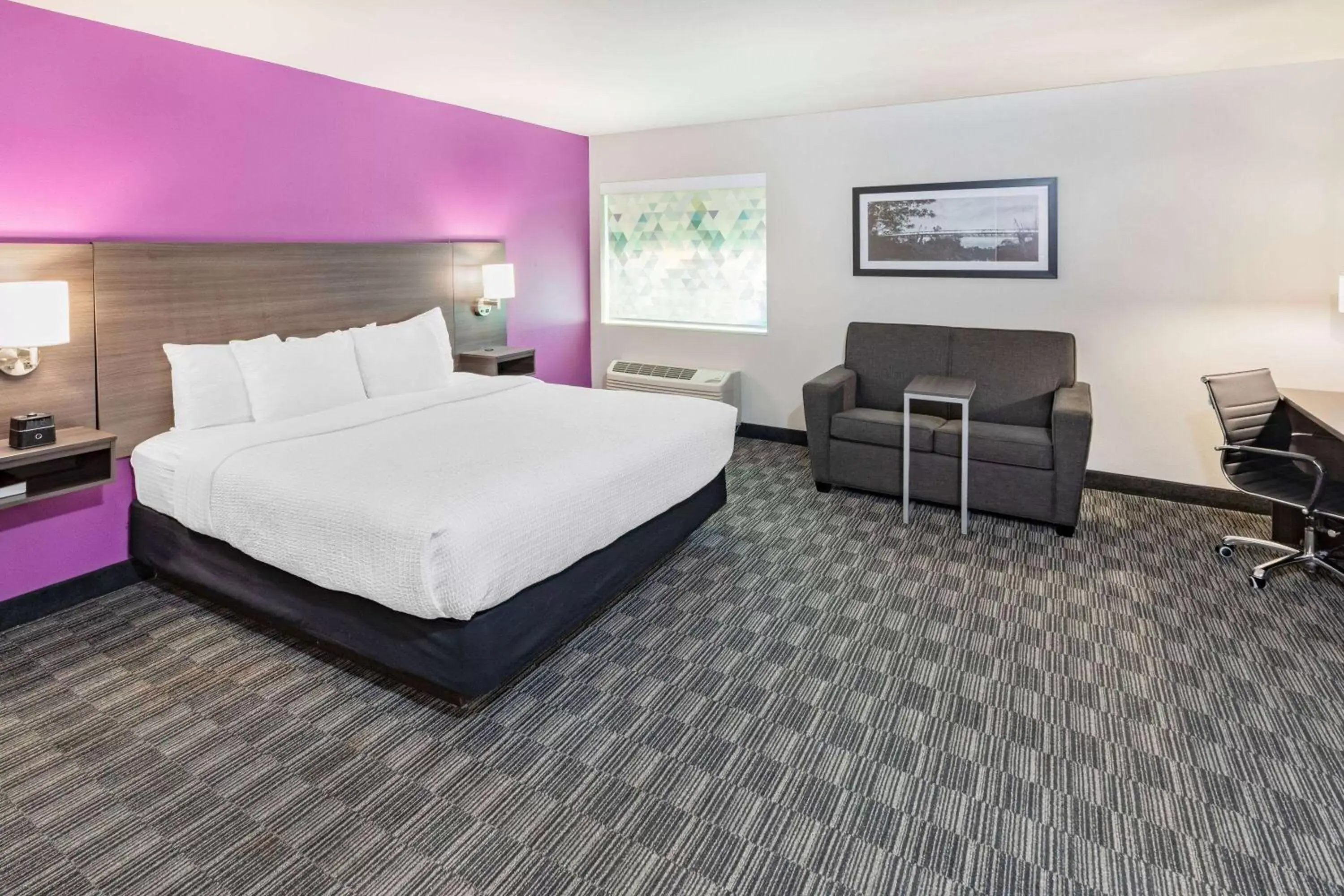 Bedroom in La Quinta by Wyndham Houston Southwest