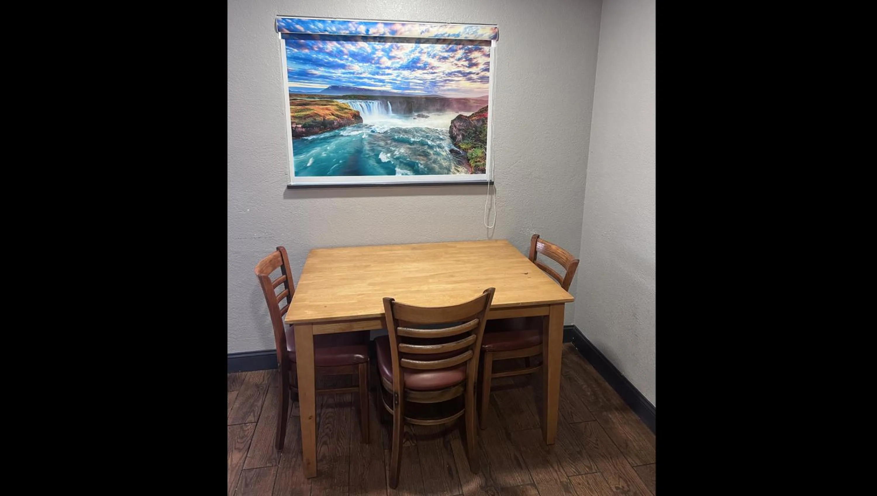 Photo of the whole room in Anchorage Inn Lakeport