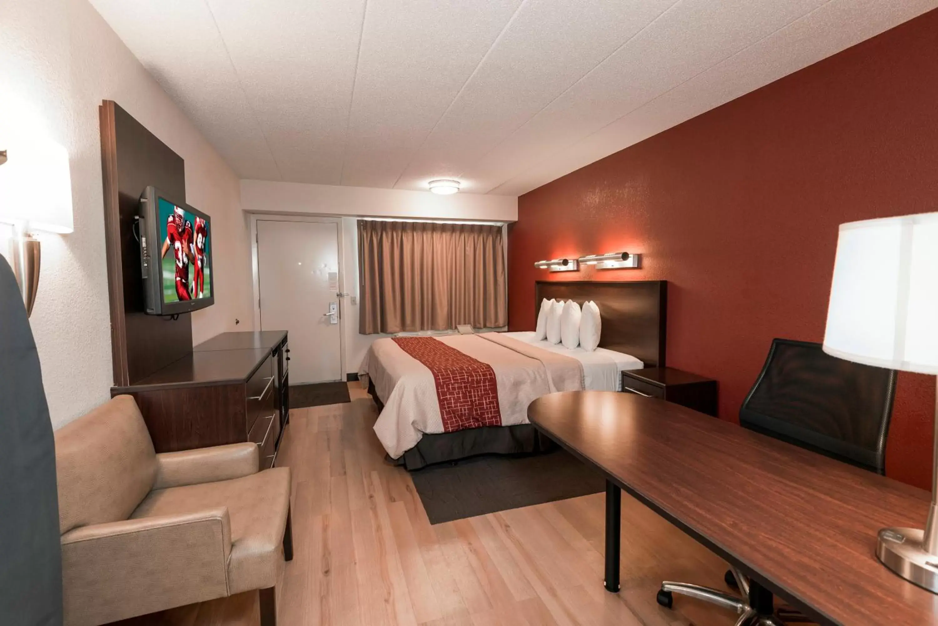 Photo of the whole room, Bed in Red Roof Inn Benton Harbor - St. Joseph Photo of the whole room, Bed in Red Roof Inn Benton Harbor - St. Joseph