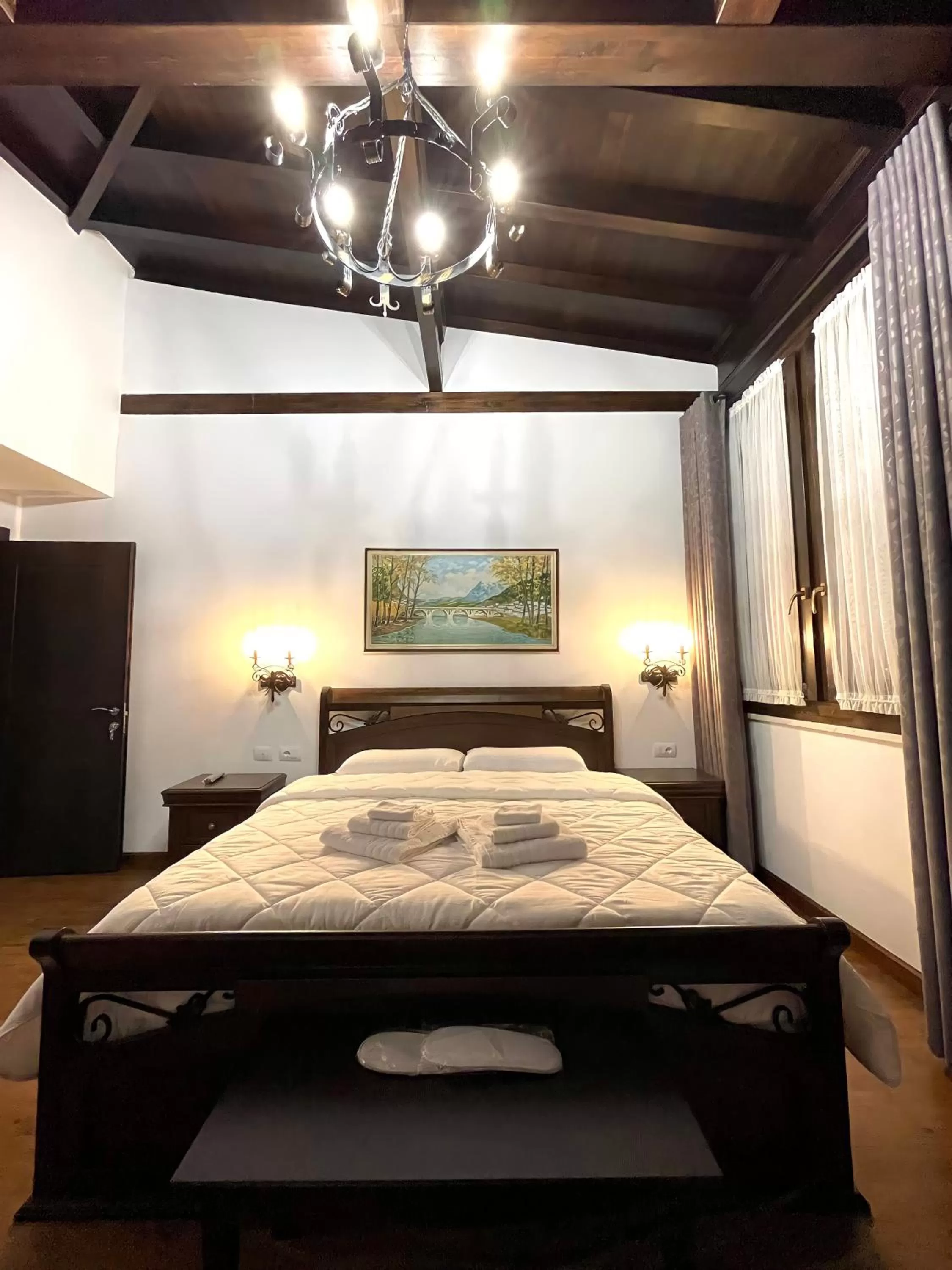 Bed in White House Berat