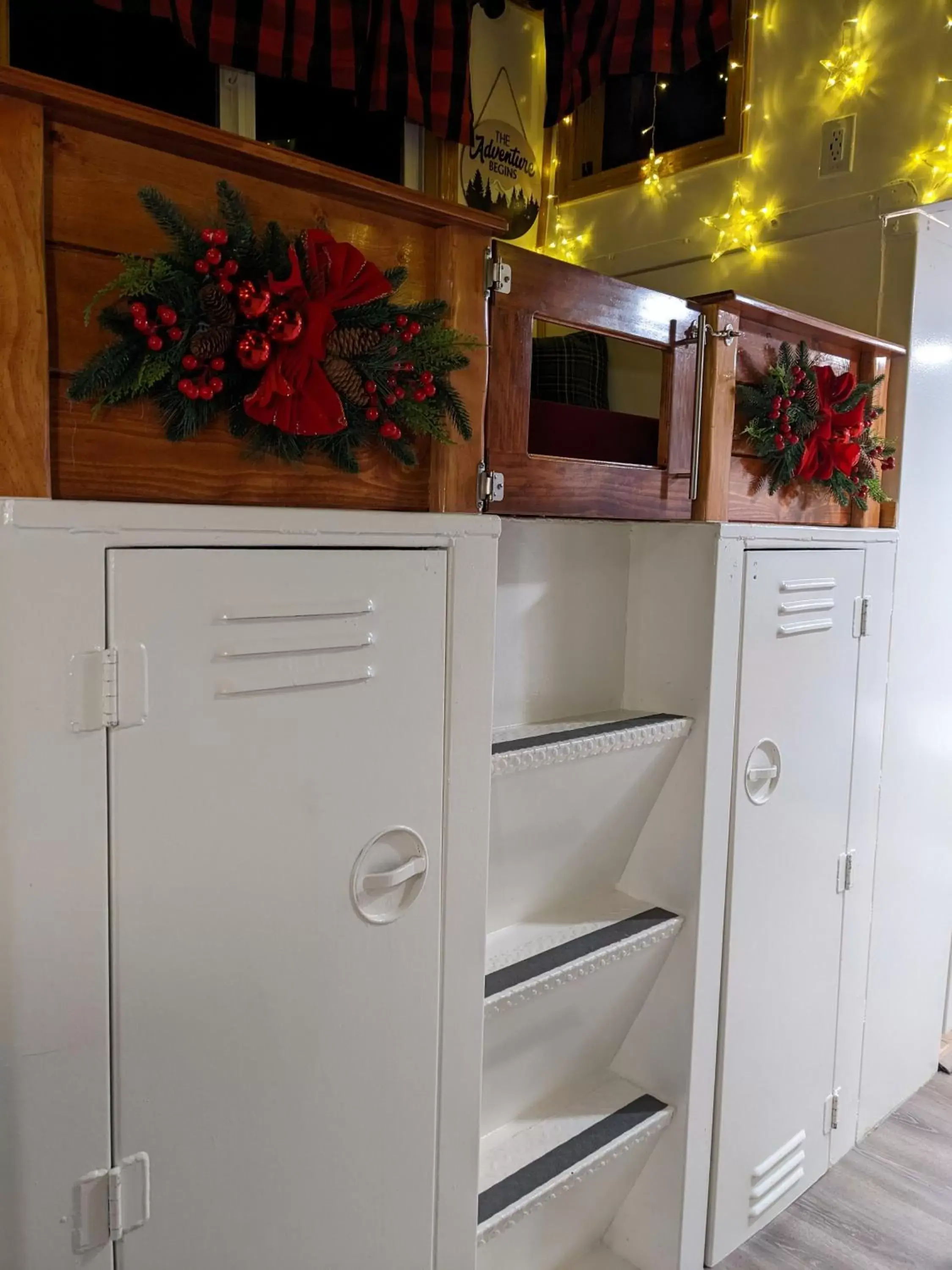 Kitchen/Kitchenette in Olympic Railway Inn