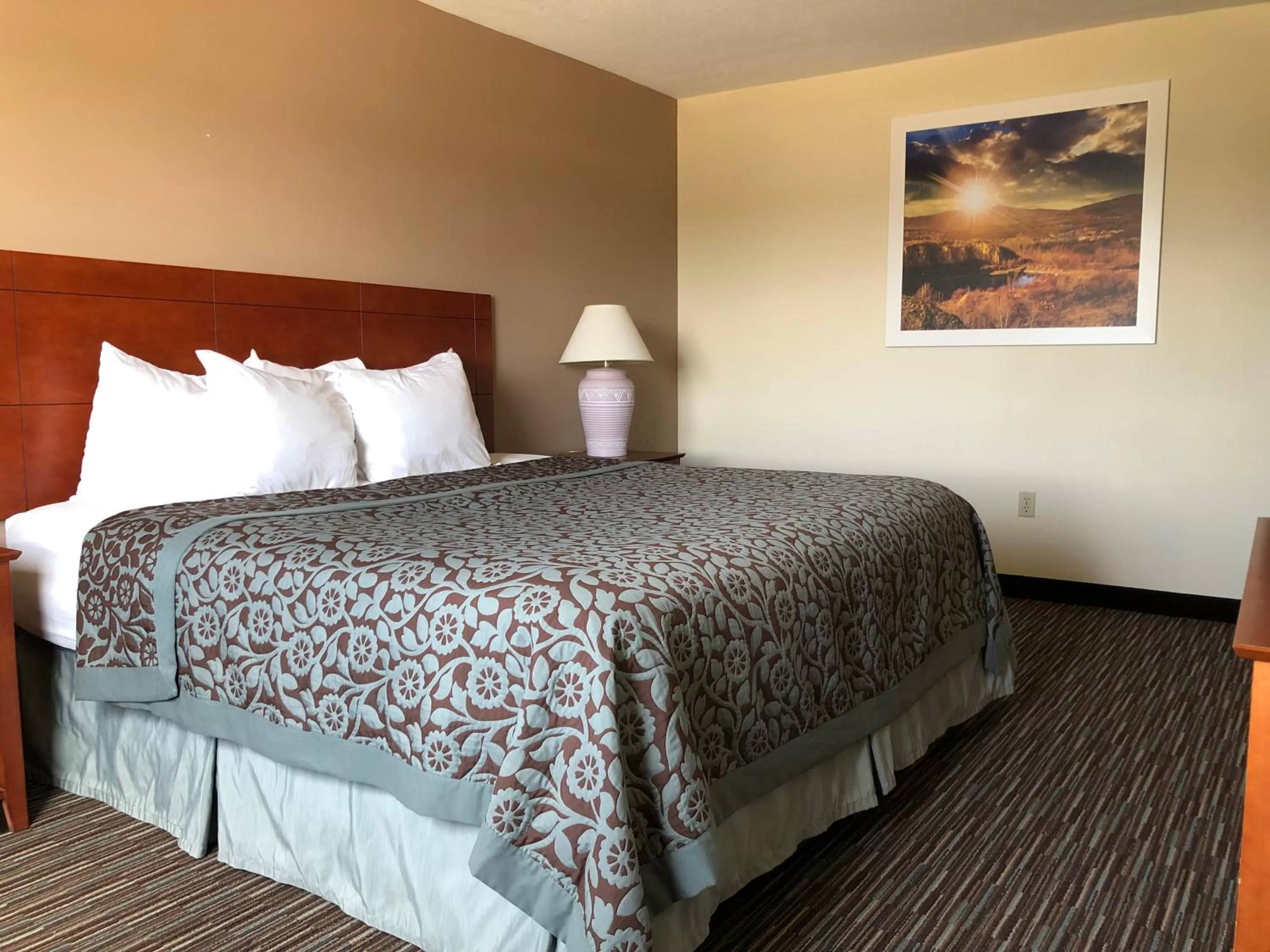 Bed in Days Inn by Wyndham Rio Rancho