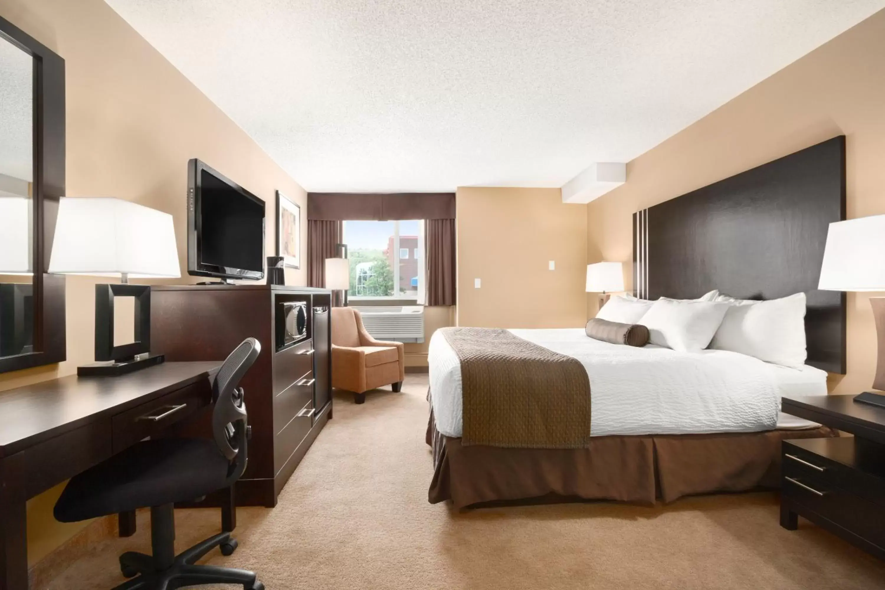 Day, Bed in Days Inn by Wyndham Calgary Northwest